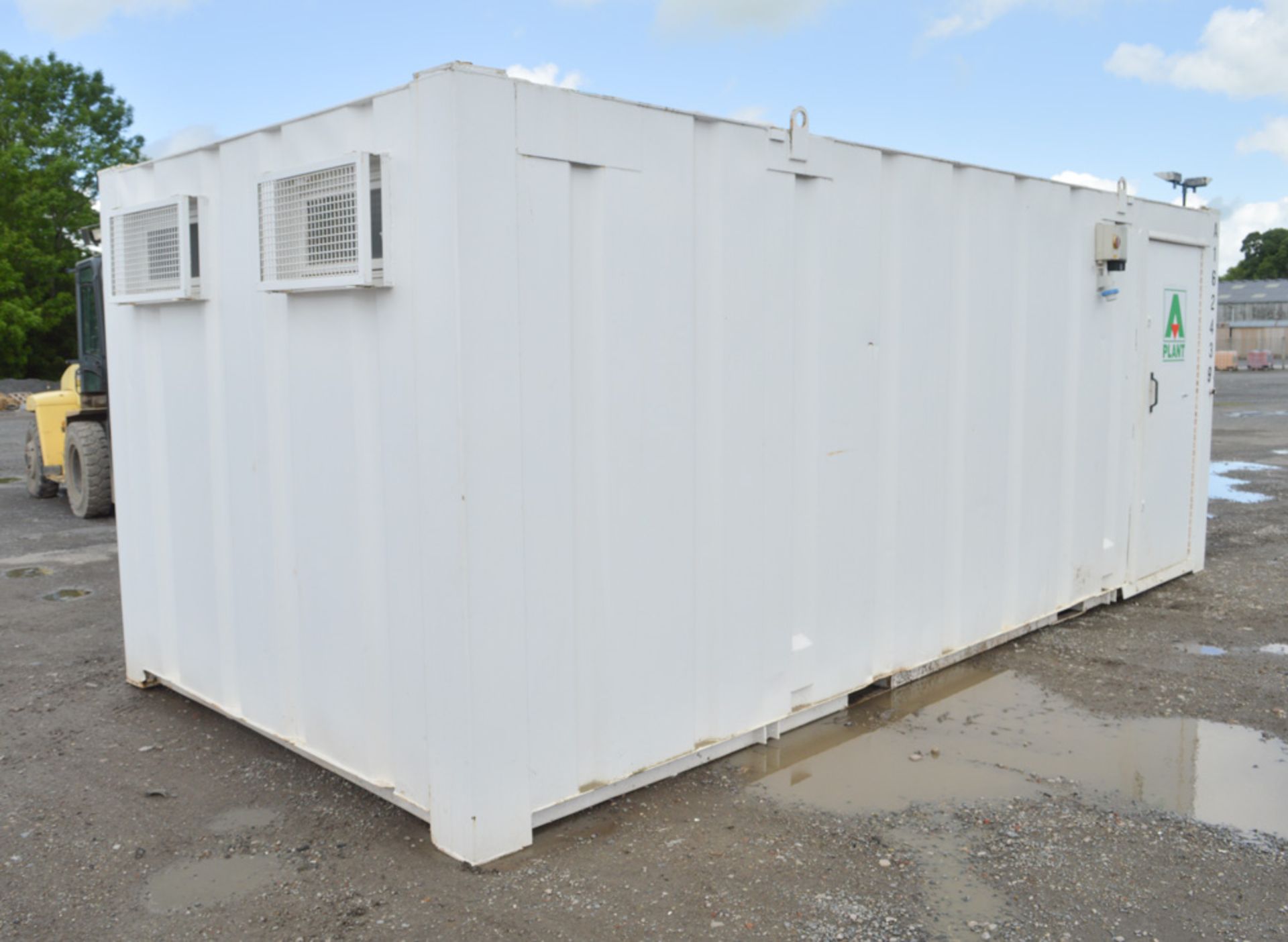 21ft x 9ft steel anti vandal site changing/drying room unit c/w keys A162439 - Image 2 of 6