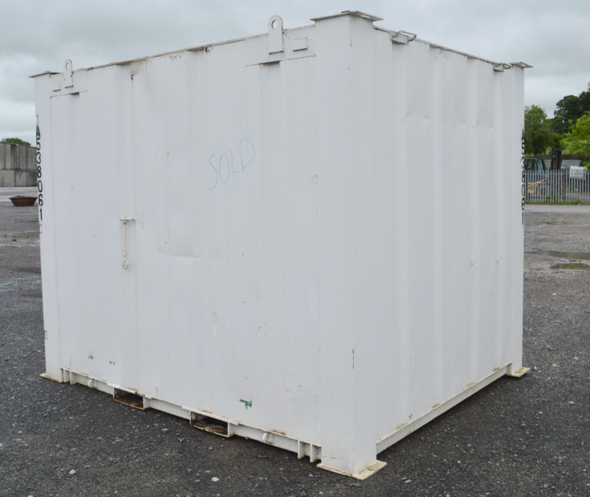 10 ft x 8 ft steel site store unit c/w keys A538061 - Image 3 of 5