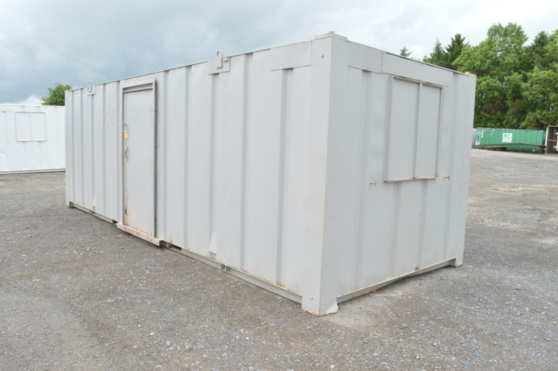 24 ft x 9 ft steel anti vandal site office unit c/w keys A343905 - Image 2 of 7