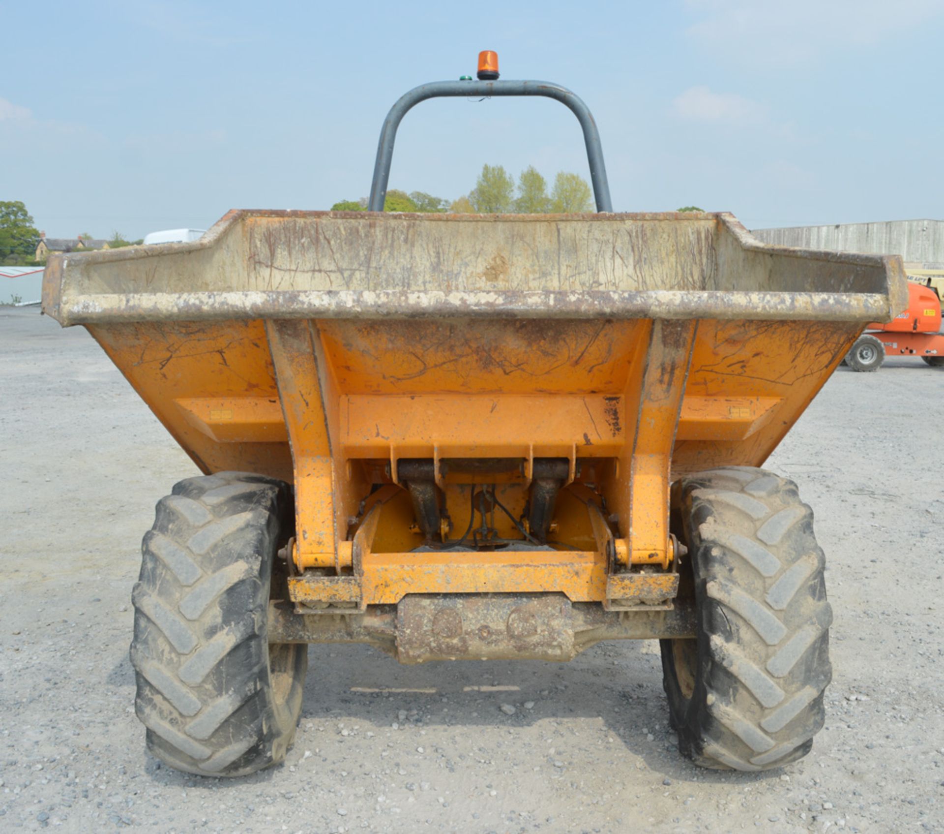 Benford Terex 6 tonne straight skip dumper Year: 2005 S/N: E504FT197 Recorded Hours: 3807 - Image 5 of 12