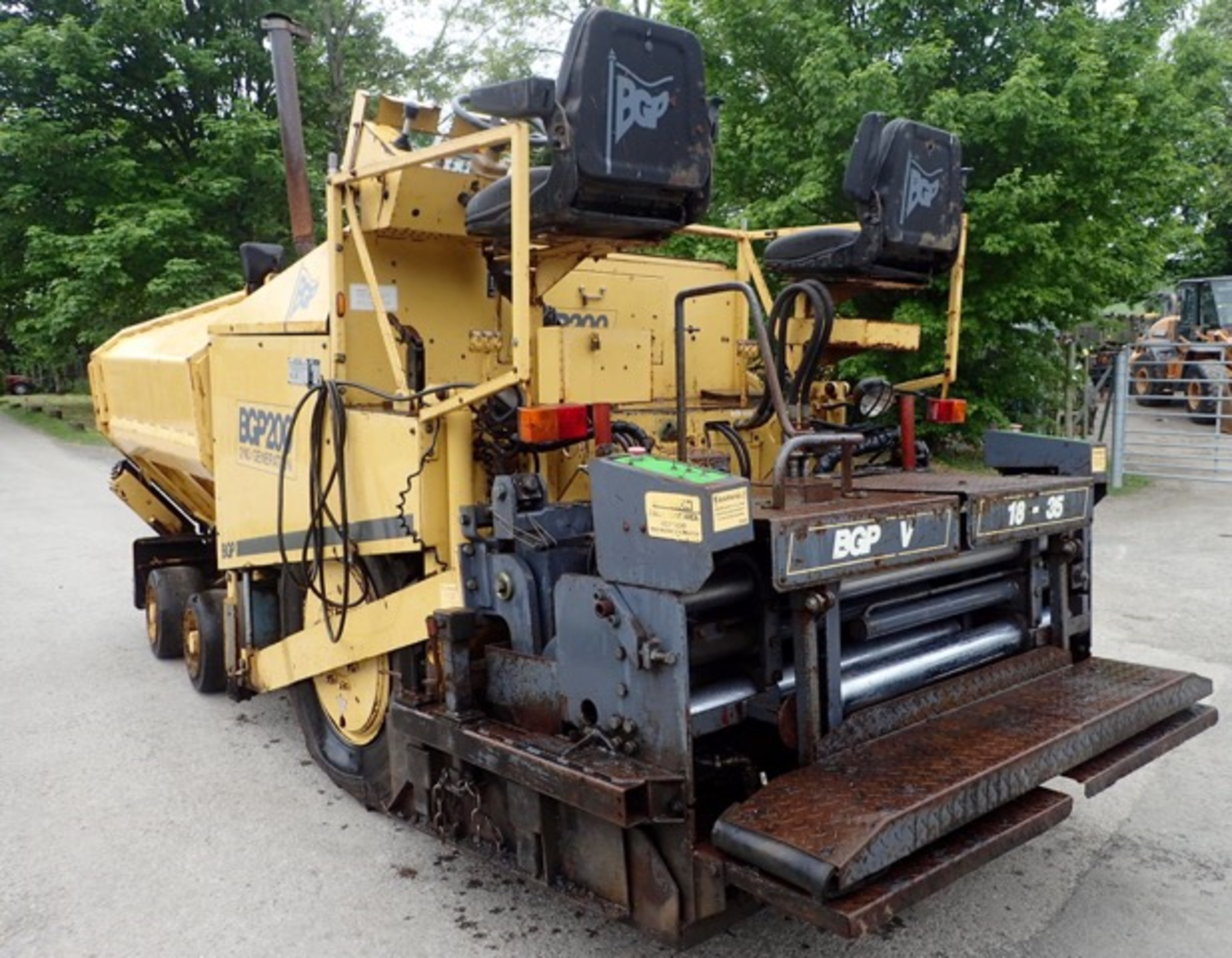 BGP 200-2 diesel driven wheeled paver Year: 2002 S/N: 20007G309 Recorded Hours: 2776 ** This lot - Image 2 of 10