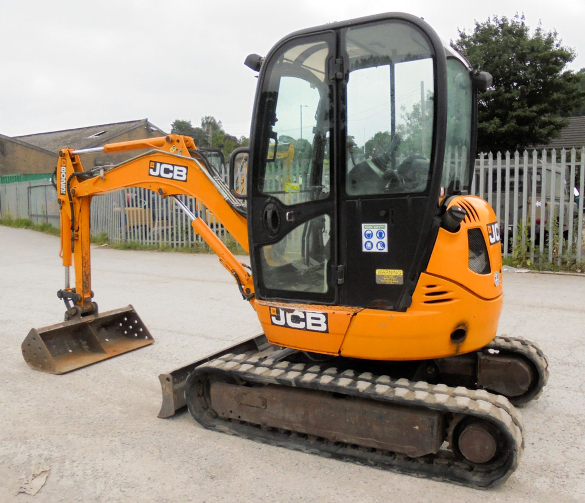 JCB 8025 ZTS 2,5 tonne rubber tracked excavator Year: 2008 S/N: Recorded Hours: blade, piped & 1 - Image 2 of 11