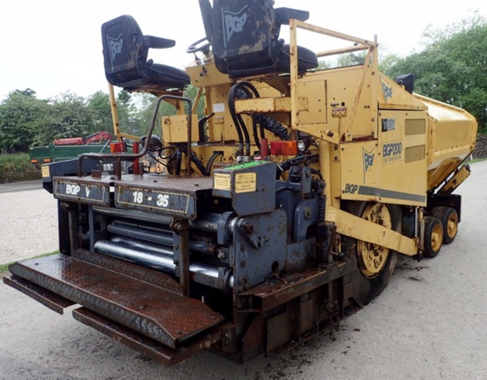 BGP 200-2 diesel driven wheeled paver Year: 2002 S/N: 20007G309 Recorded Hours: 2776 ** This lot - Image 3 of 10