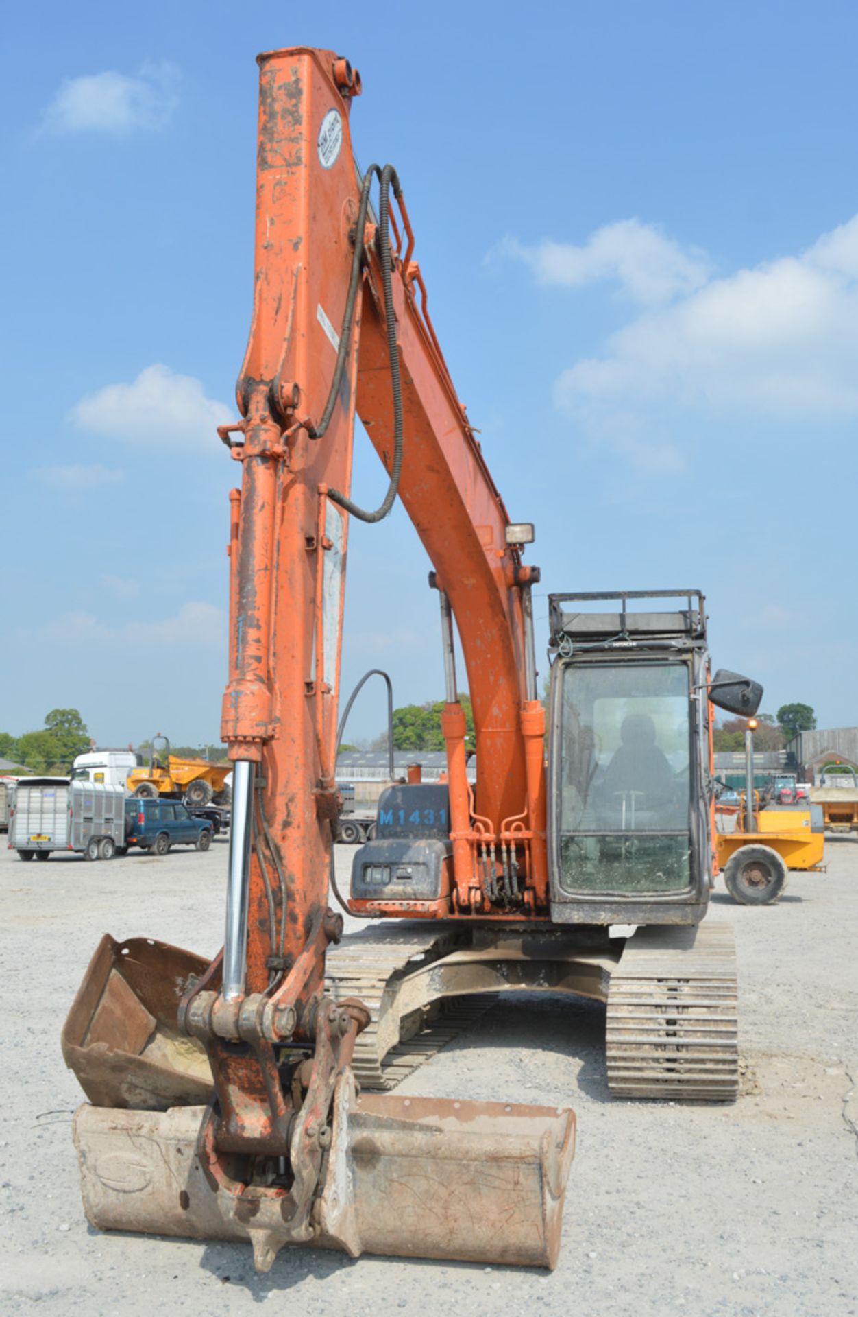 Hitachi Zaxis ZX130 steel tracked 13 tonne excavator Year: 2005 S/N: C00200251 Recorded Hours: 12, - Image 5 of 11