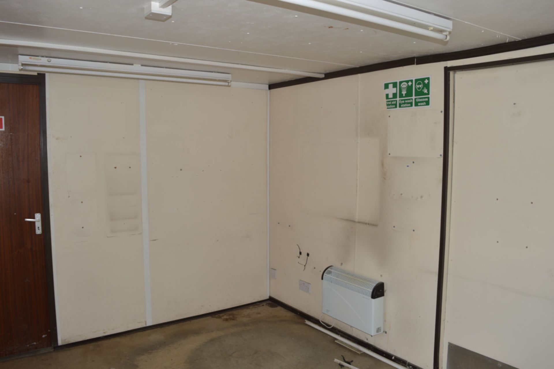 32ft x 10ft steel anti vandal site office unit comprising of 3 offices c/w keys A318718 - Image 5 of 7