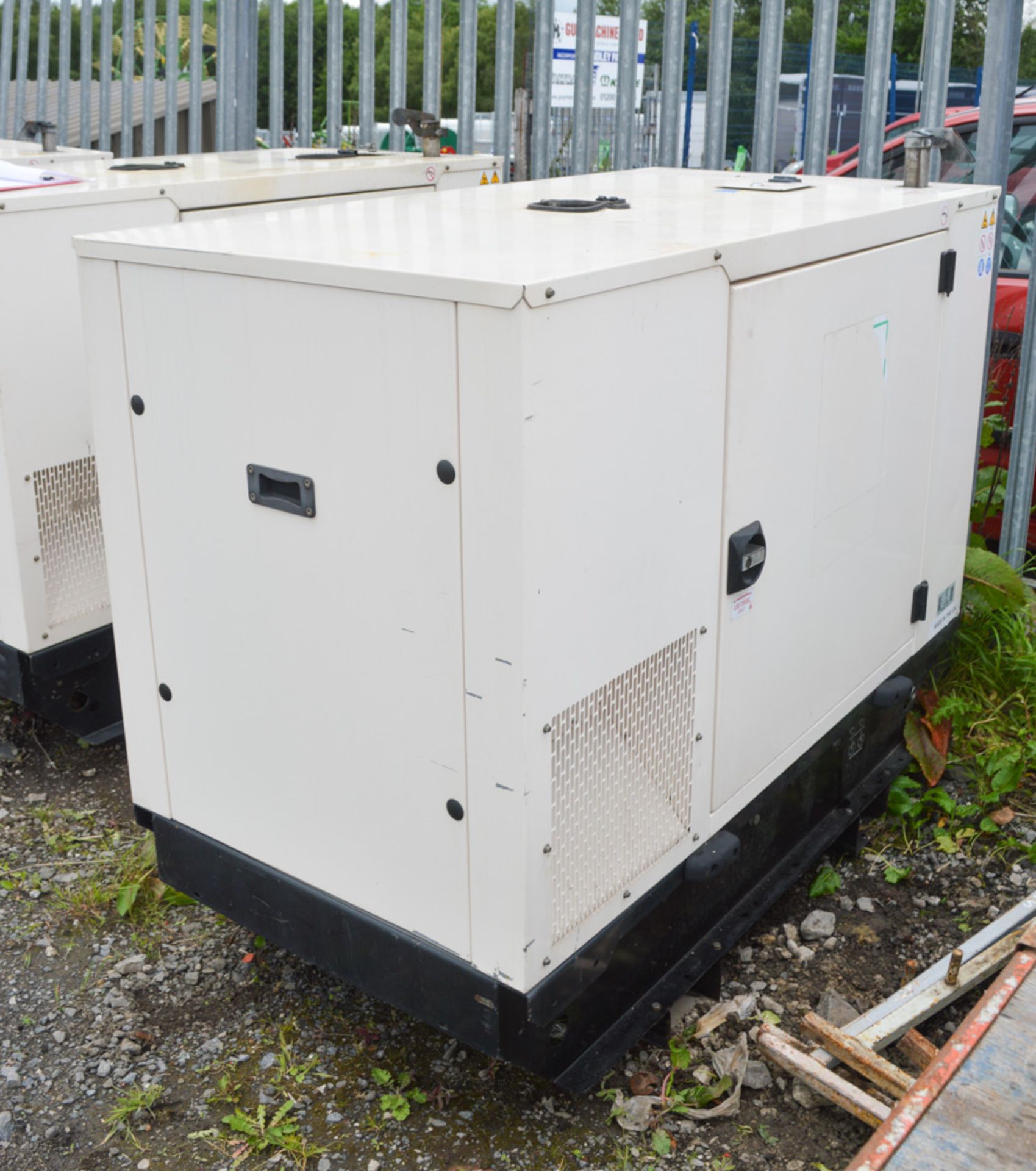 FG Wilson XD20P4 20 kva diesel driven generator Year: 2011 S/N: 09288 Recorded Hours: 4659 A565901 - Image 2 of 4