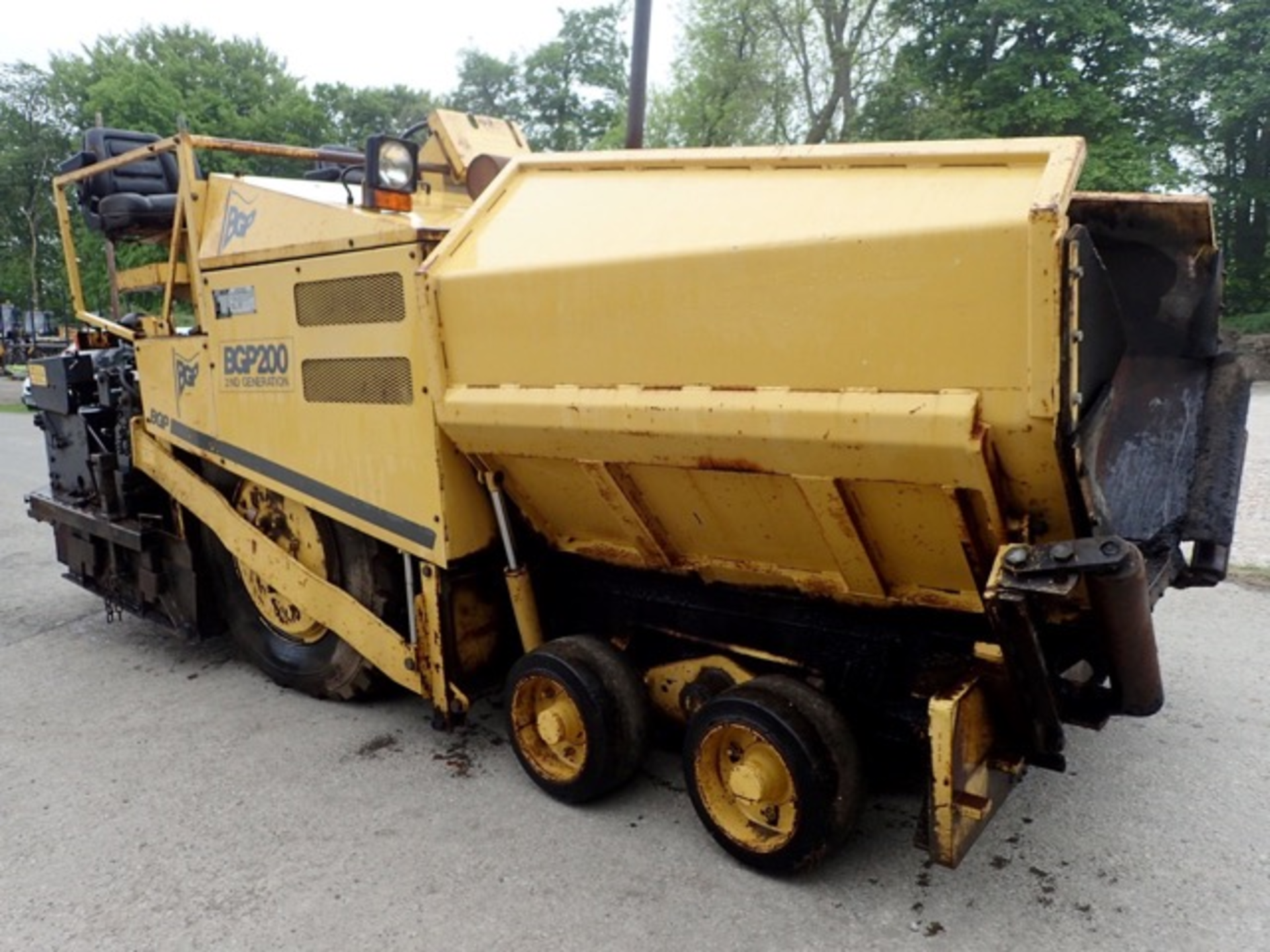 BGP 200-2 diesel driven wheeled paver Year: 2002 S/N: 20007G309 Recorded Hours: 2776 ** This lot - Image 4 of 10