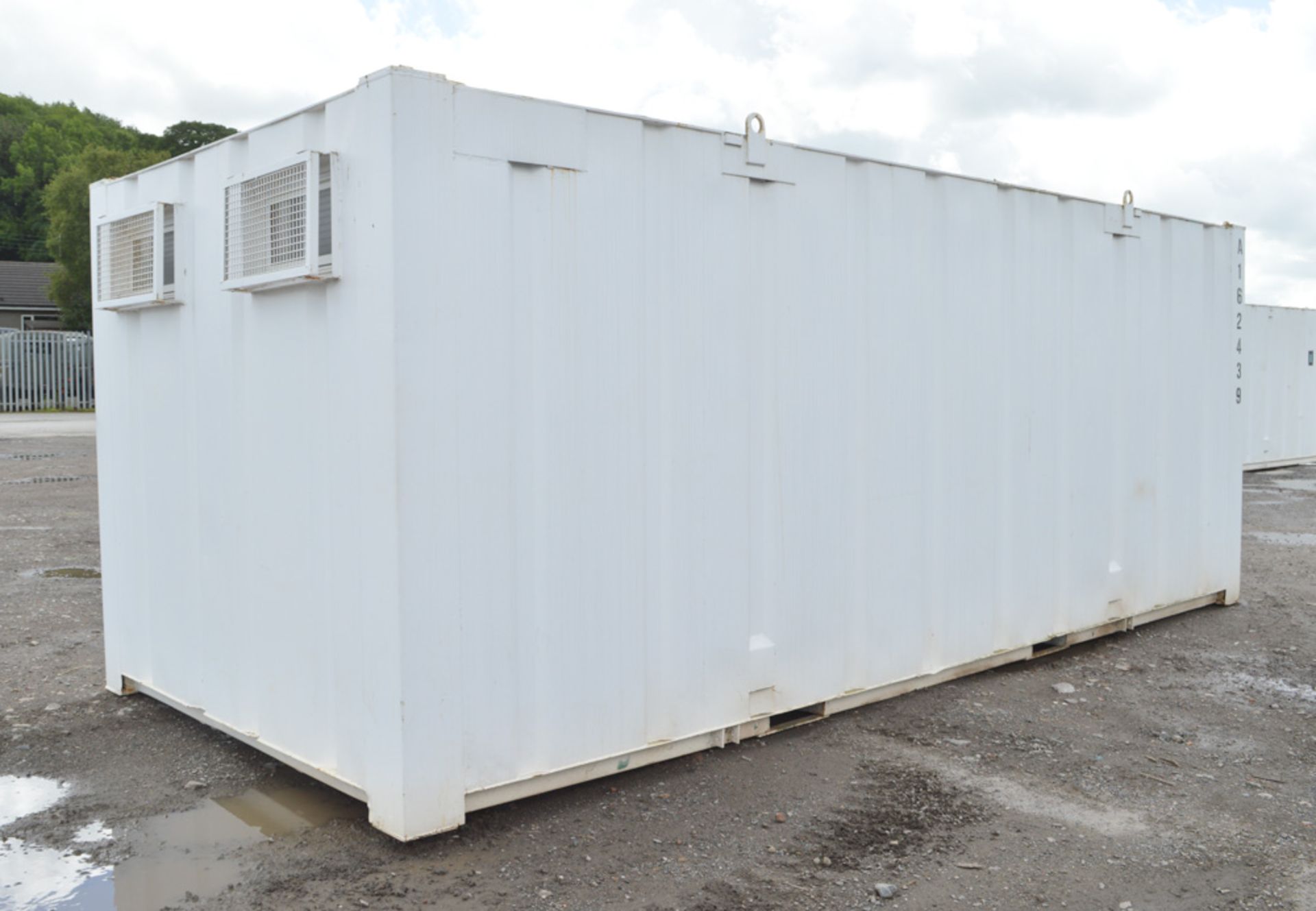 21ft x 9ft steel anti vandal site changing/drying room unit c/w keys A162439 - Image 4 of 6