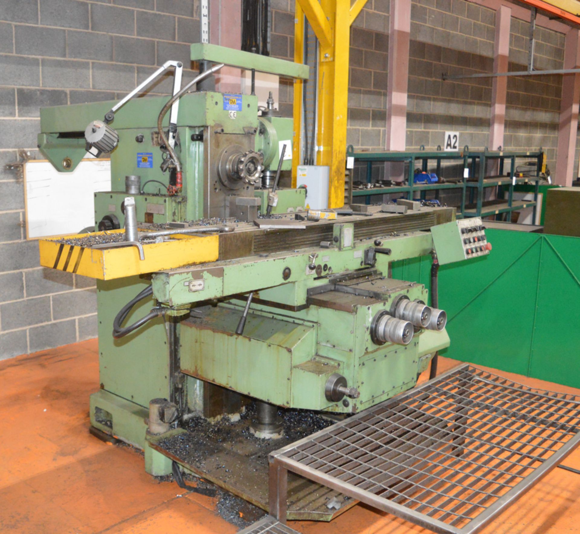 Cigar FU40 XL800 universal milling machine Year: 1997 S/N: SF27/97 c/w 1800mm by 400mm slotted - Image 2 of 8