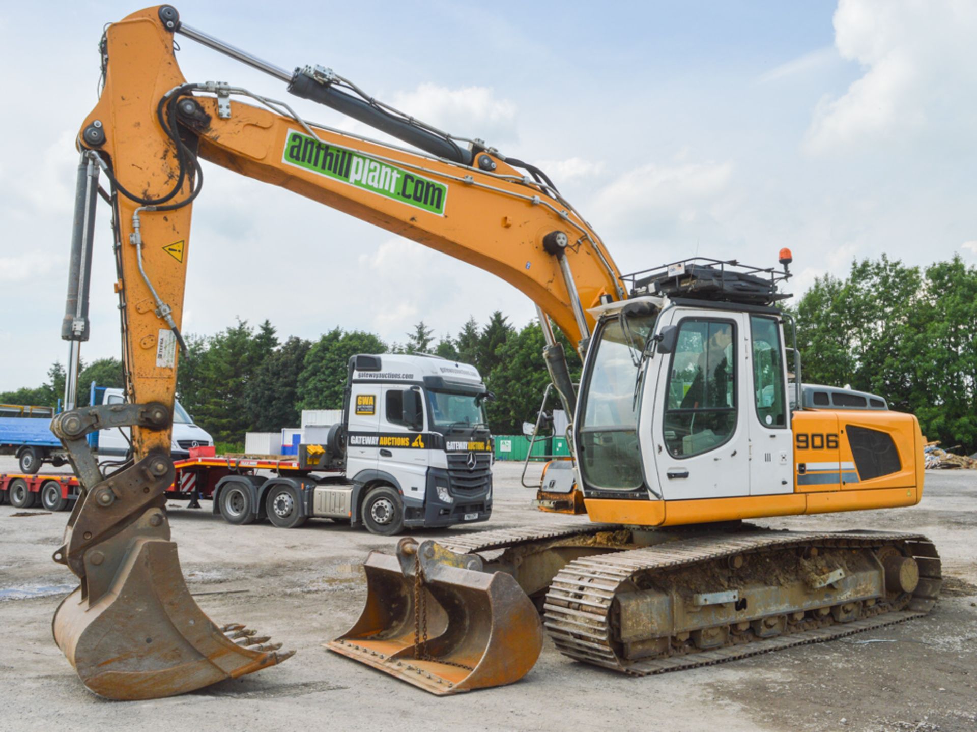 Liebherr 906 LC 23 tonne steel tracked excavator Year: 2014 S/N: 38410 Recorded Hours: 4216 - Image 2 of 17