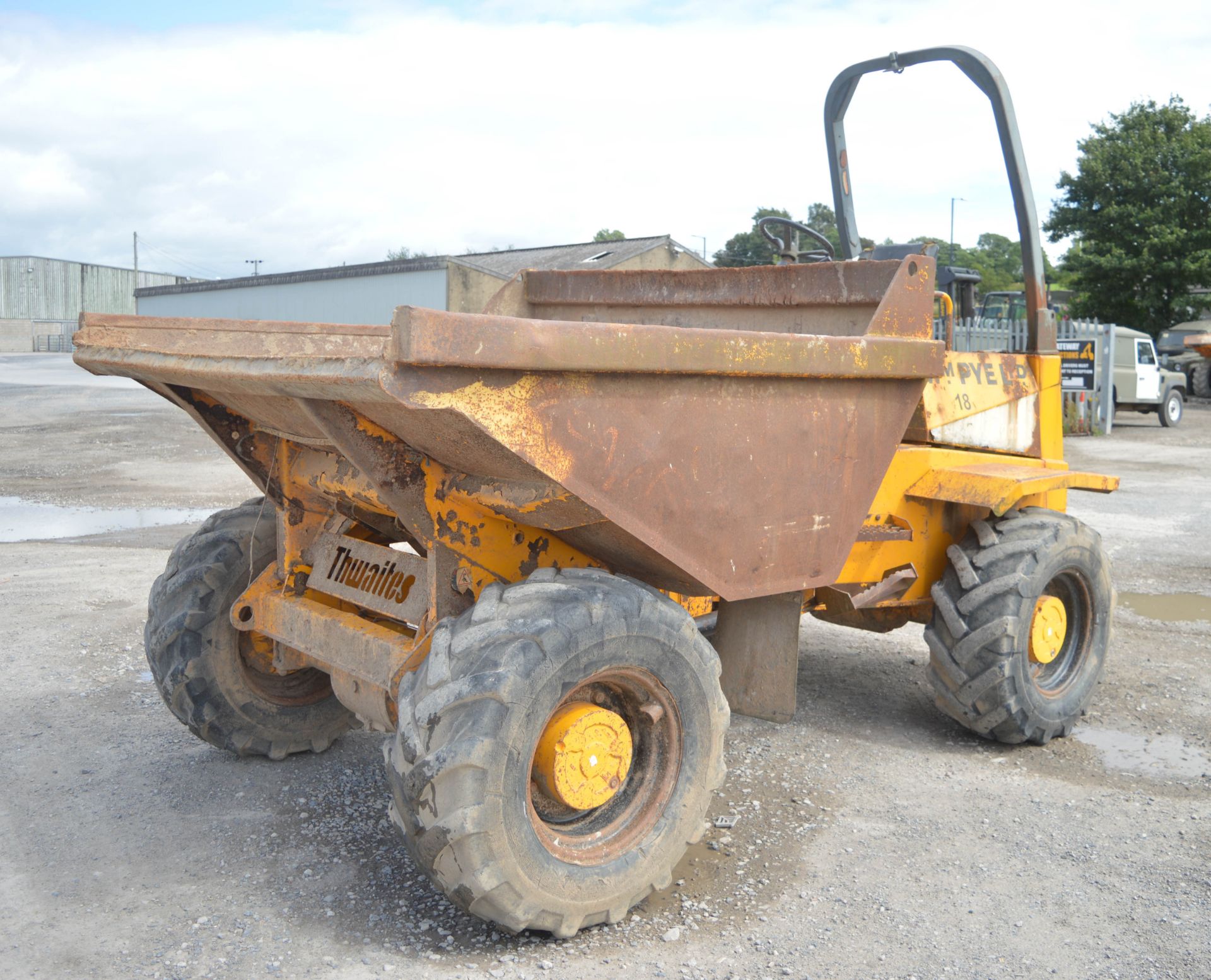 Thwaites 6 tonne straight skip dumper  S/N: SLCM265ZZ1 Year: 2001