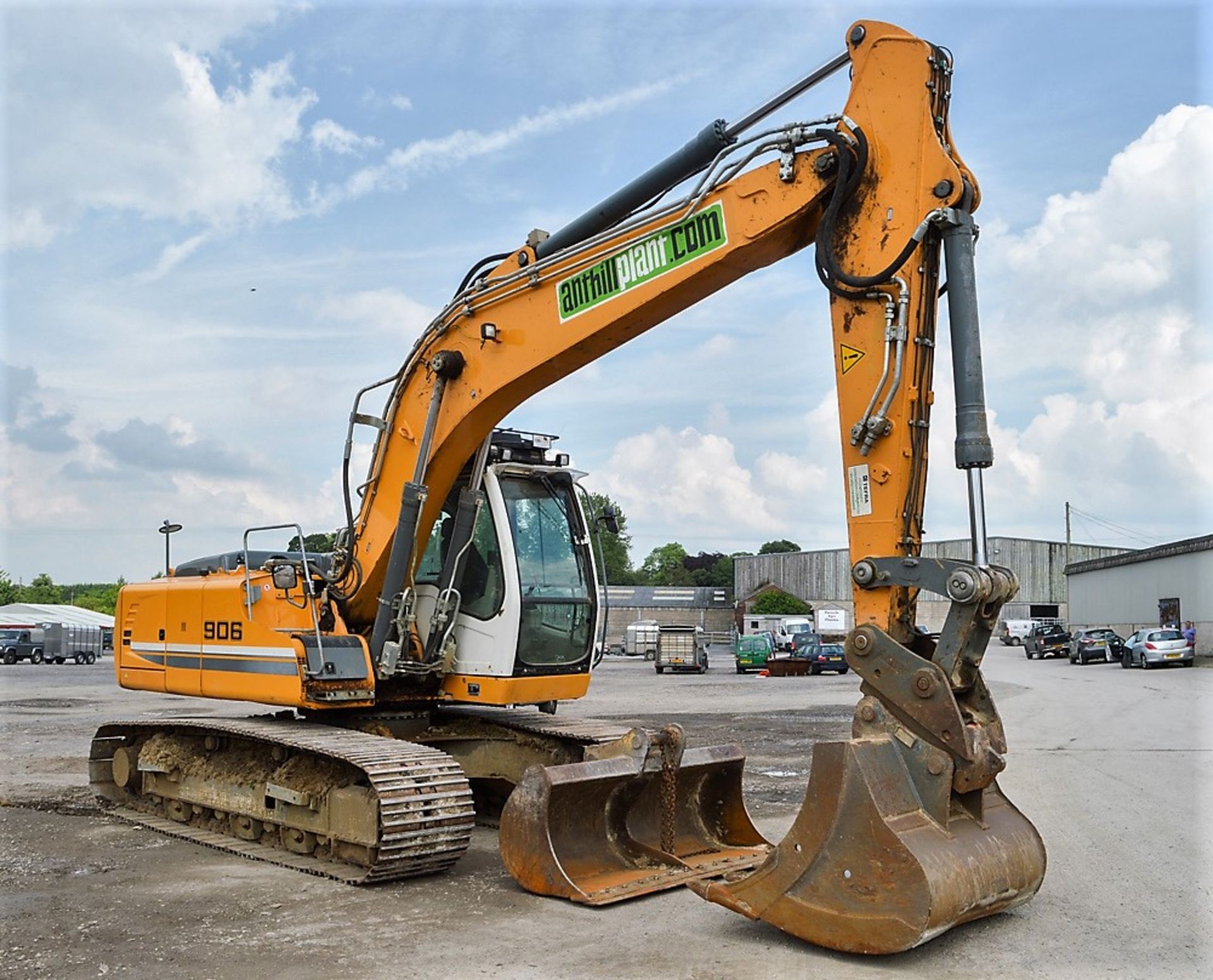 Liebherr 906 LC 23 tonne steel tracked excavator Year: 2014 S/N: 38410 Recorded Hours: 4216