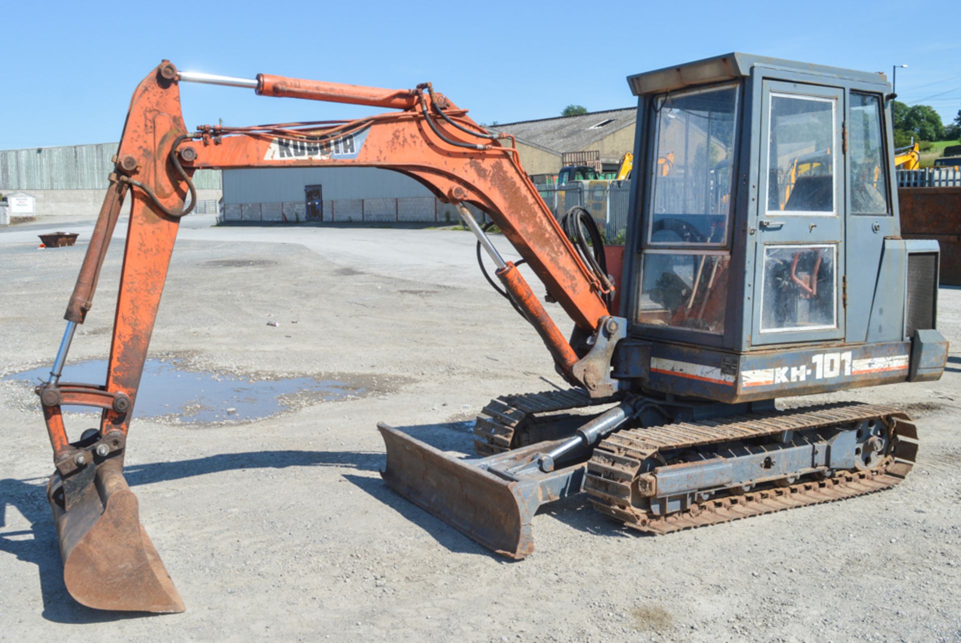 Kubota KH-101 3.5 tonne steel tracked mini excavator Year: 1994 (Approx) S/N: 10582 Recorded