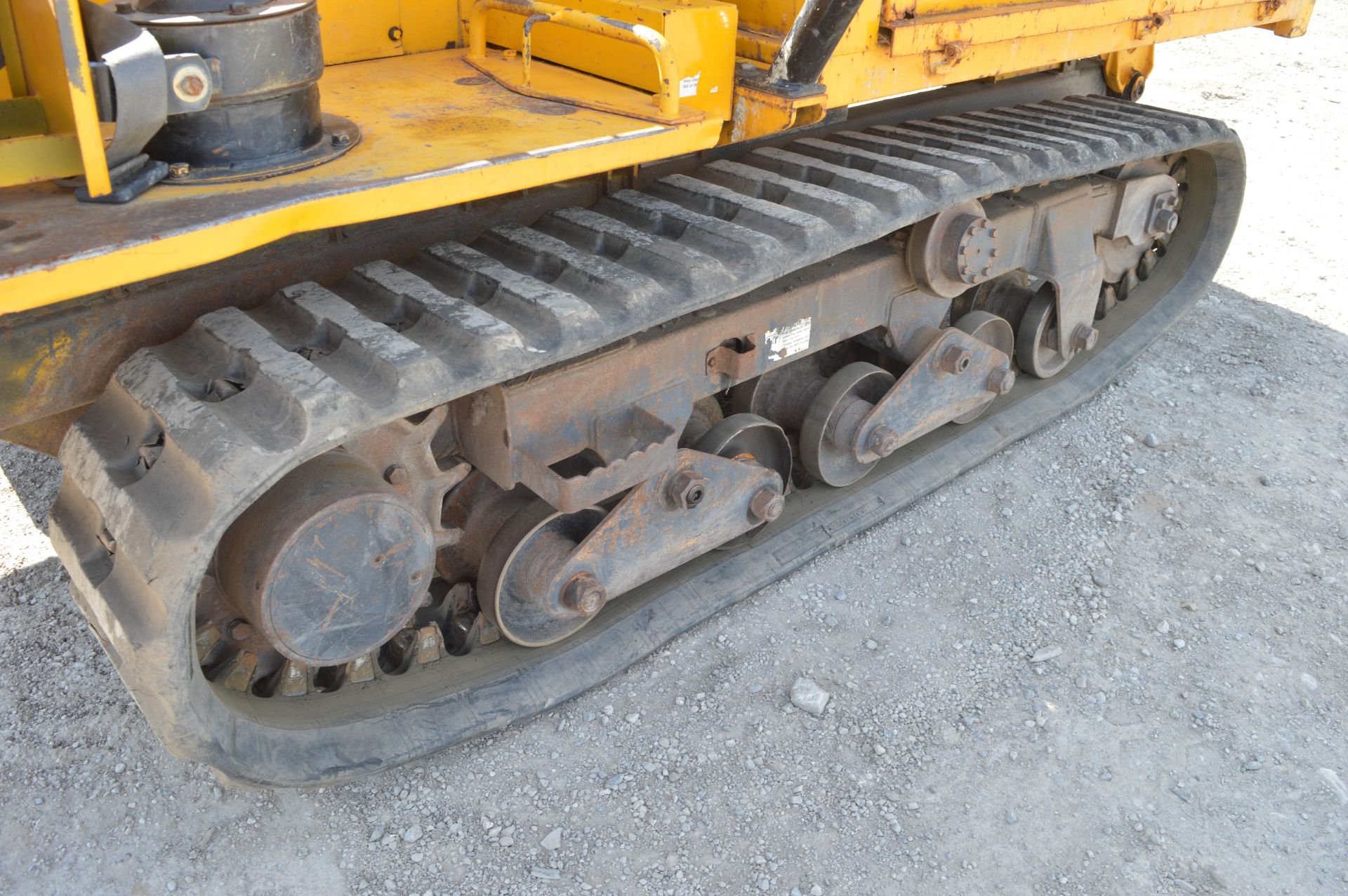 Morooka MST-300 VD rubber tracked straight skip dumper  S/N: 3320 Year: 2001 Recorded hours: 1408 - Image 7 of 9