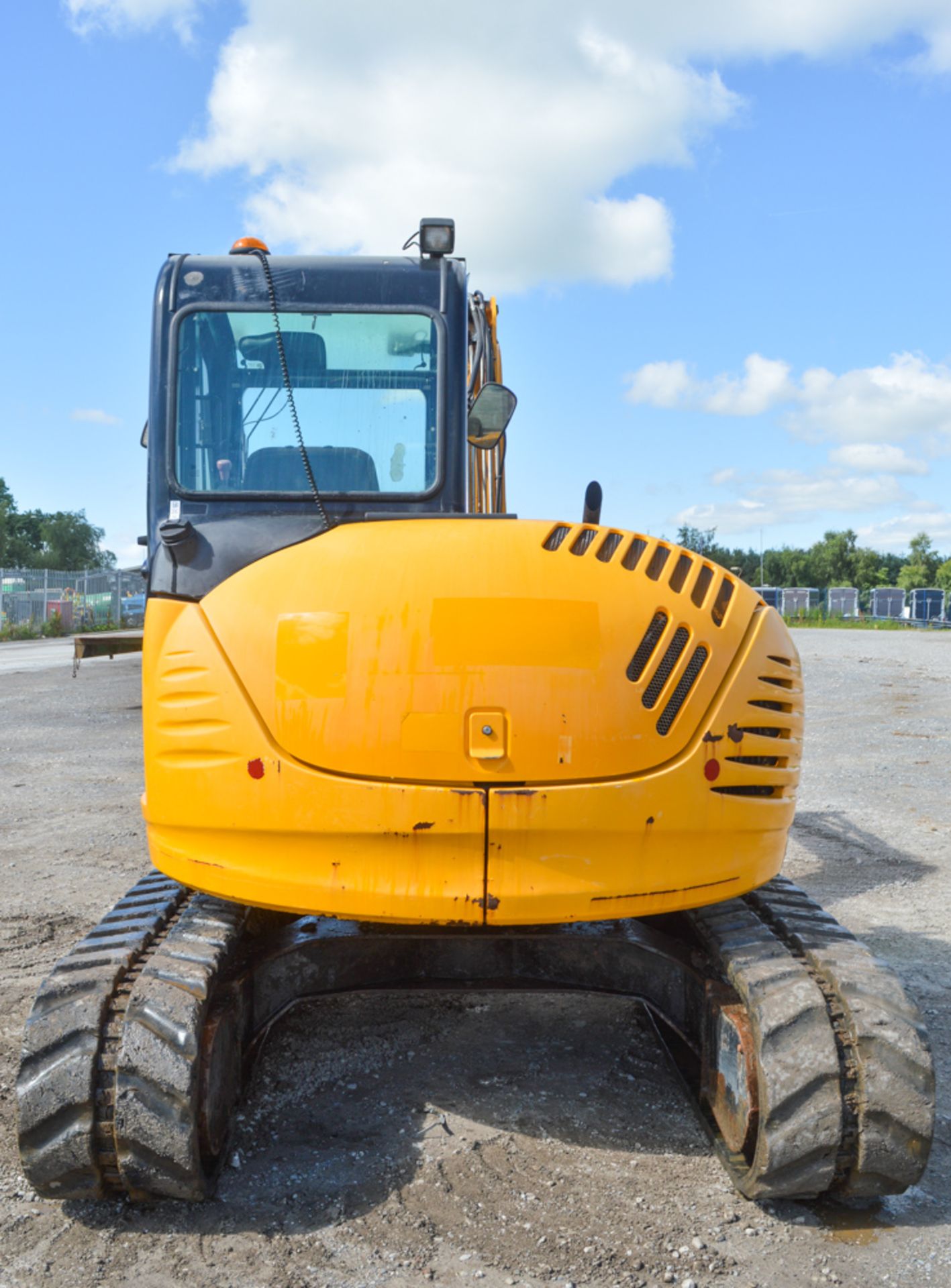 JCB 8085 ZTS 8.5 tonne zero tail swing rubber tracked midi excavator Year: 2011 S/N: 1072156 - Image 6 of 11