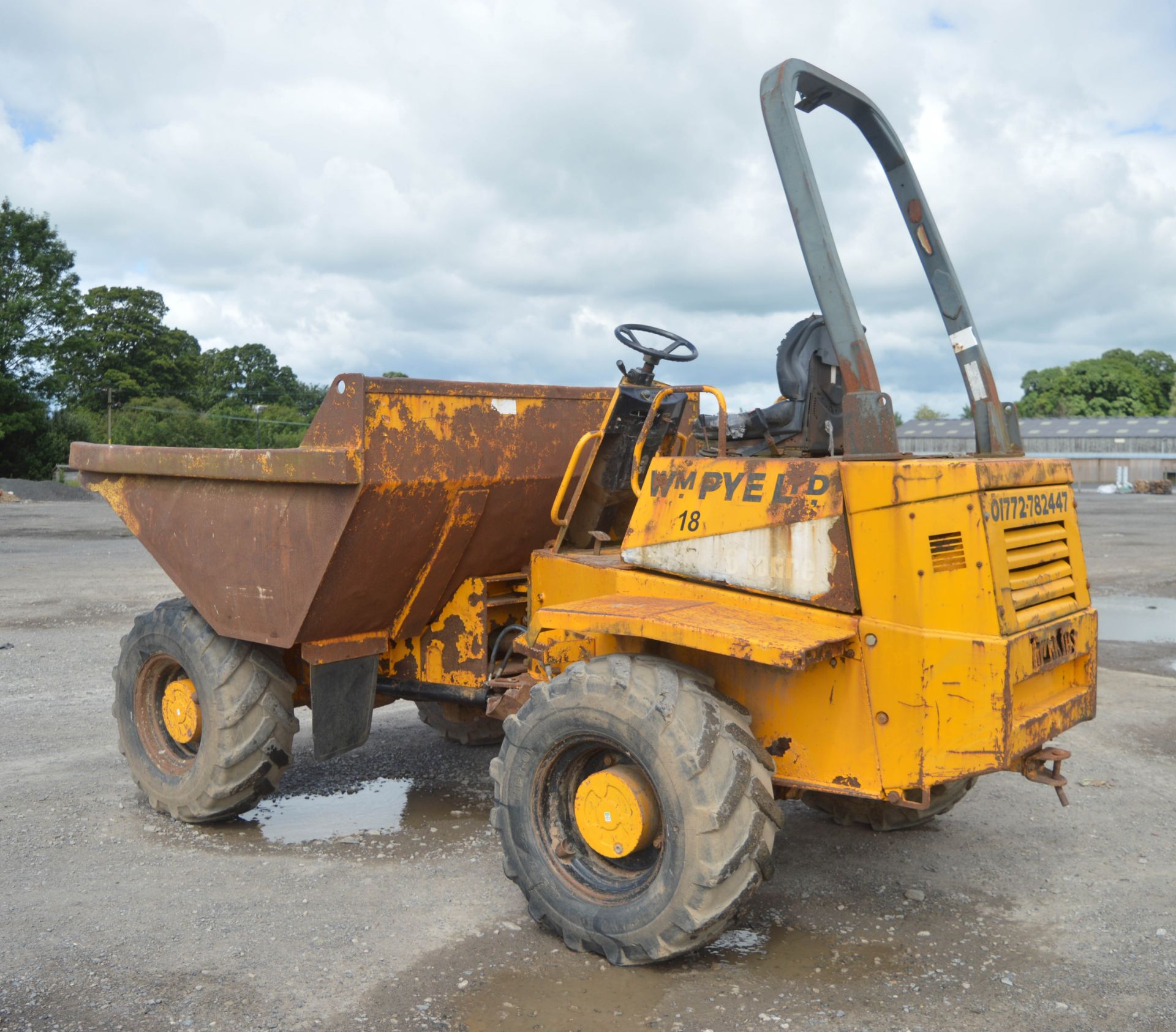 Thwaites 6 tonne straight skip dumper  S/N: SLCM265ZZ1 Year: 2001 - Image 2 of 11