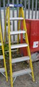 Youngman 5 tread aluminium/fibreglass step ladder E0005088