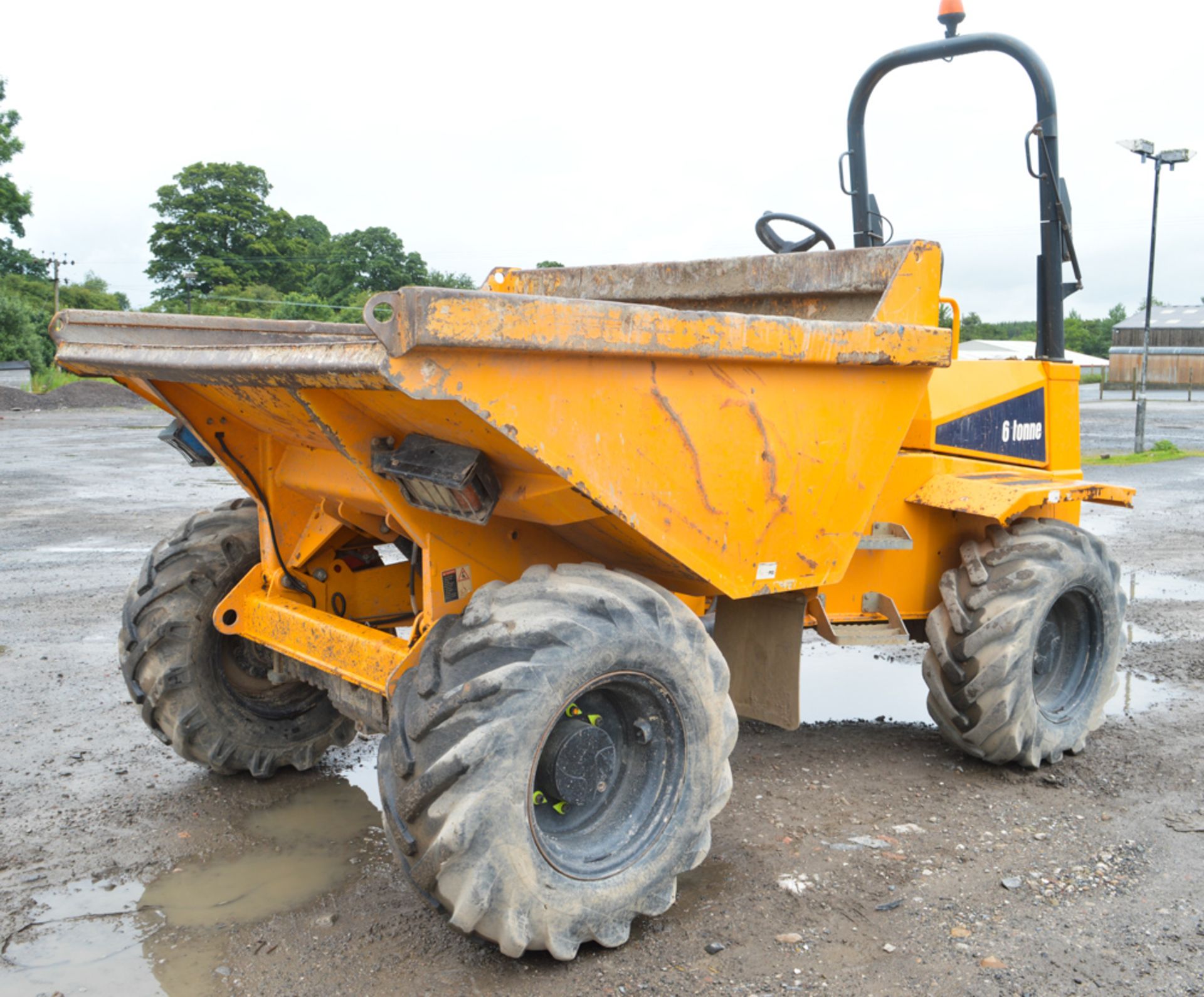 Thwaites 6 tonne straight skip dumper Year: 2011 S/N: 1104CO796 Recorded Hours: 1447 5010933 - Image 2 of 11