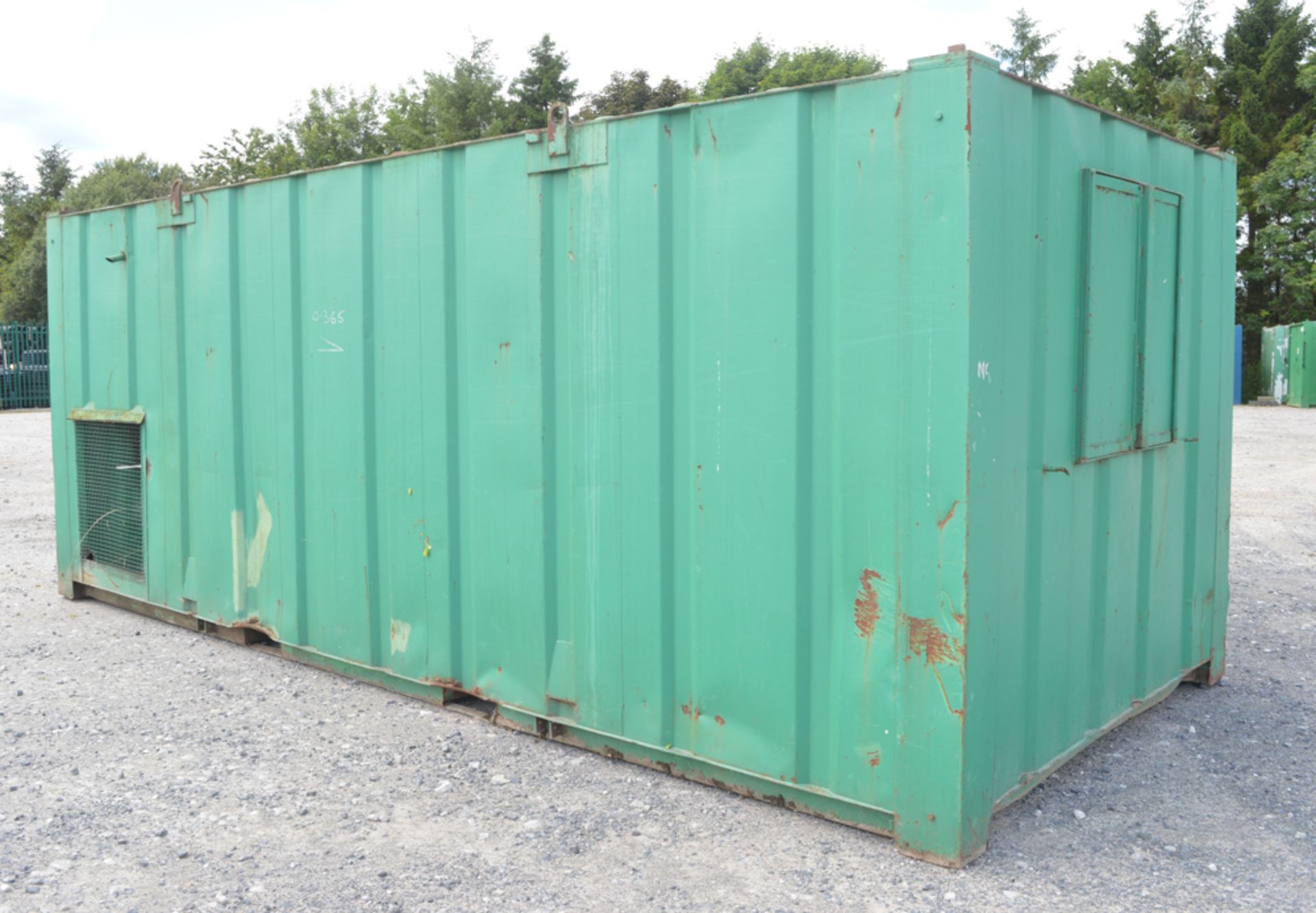 21 ft x 9 ft steel anti vandal welfare site unit Comprising of: canteen area, toilet & generator - Image 3 of 7