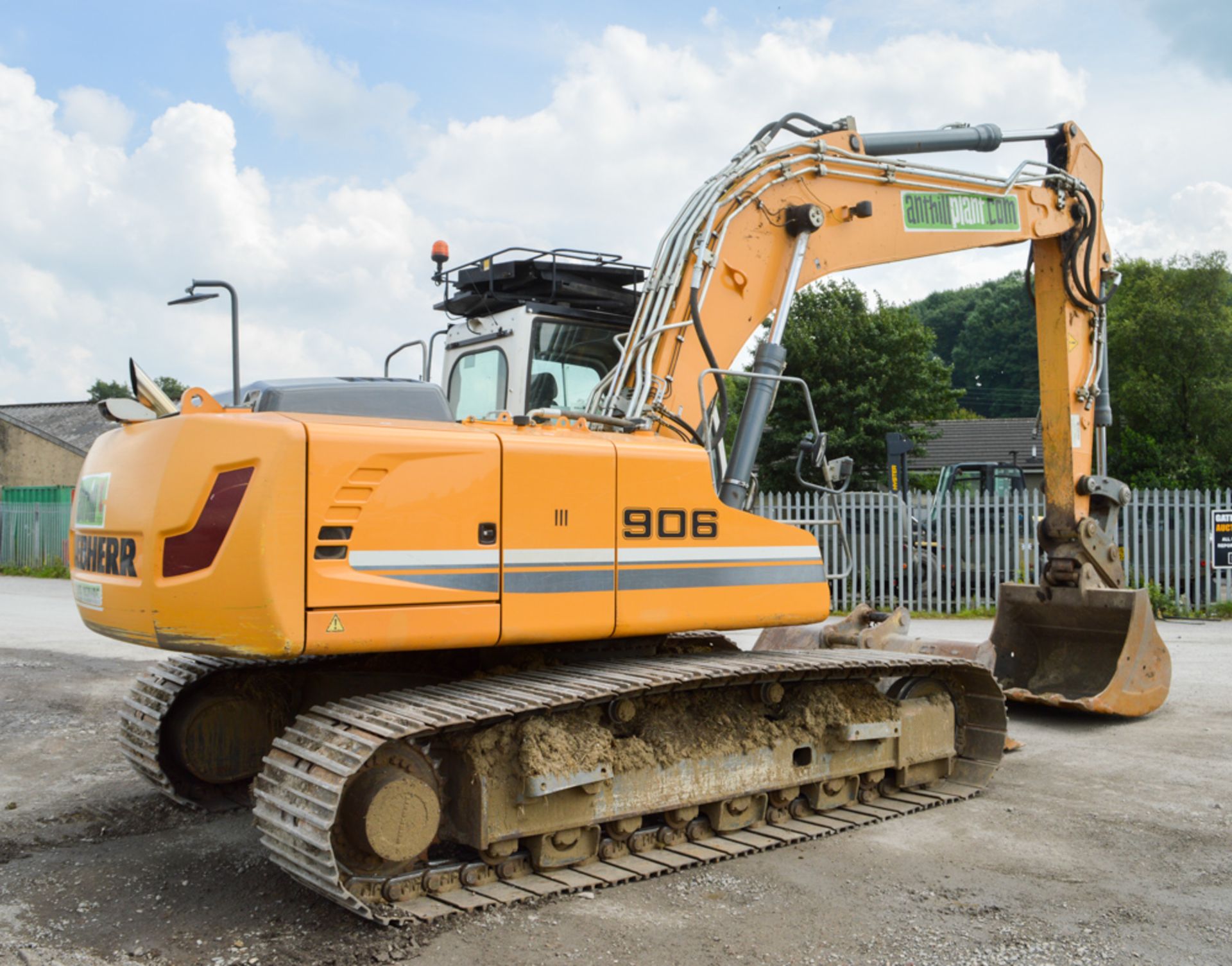 Liebherr 906 LC 23 tonne steel tracked excavator Year: 2014 S/N: 38410 Recorded Hours: 4216 - Image 3 of 17