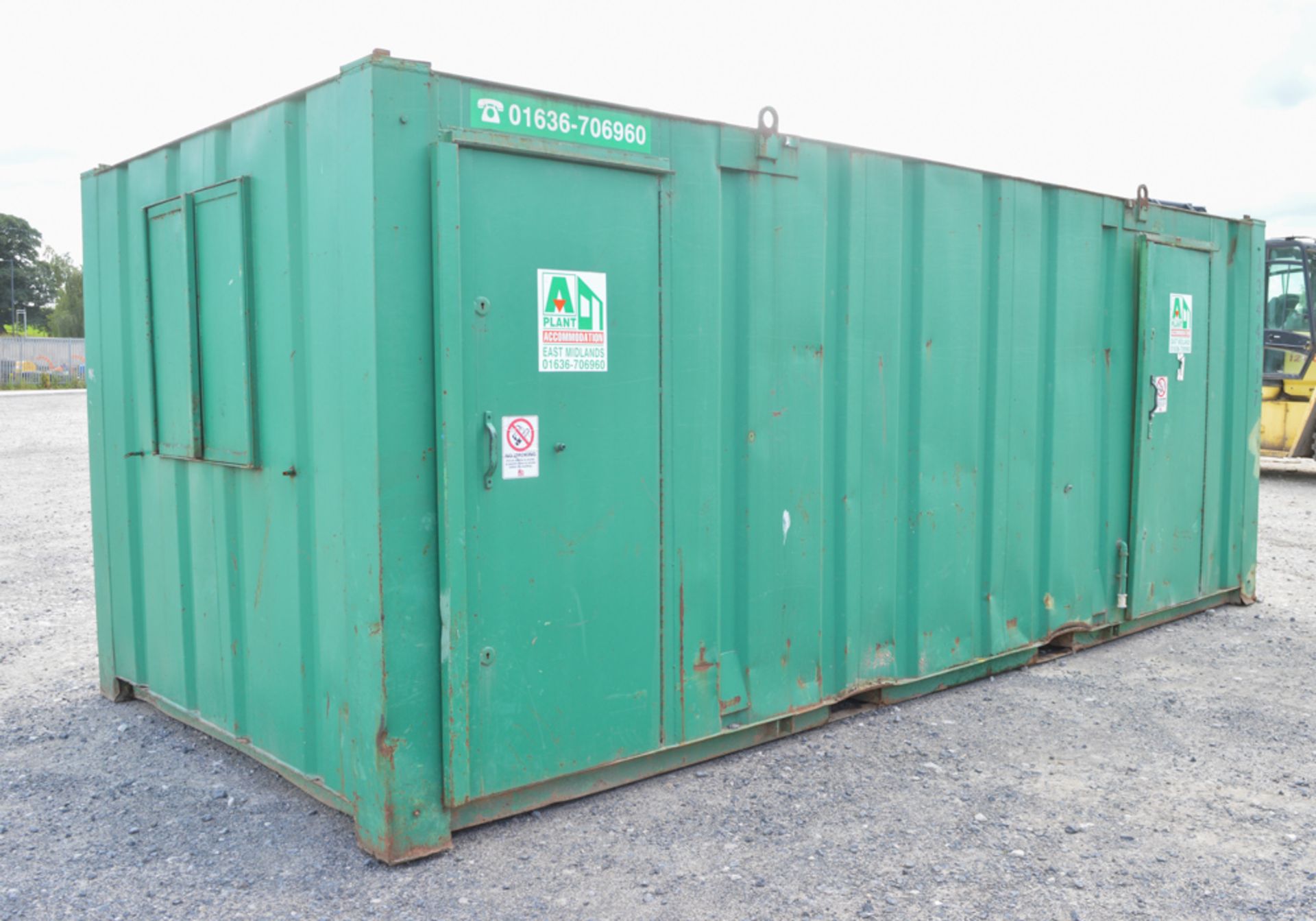 21 ft x 9 ft steel anti vandal welfare site unit Comprising of: canteen area, toilet & generator - Image 2 of 7