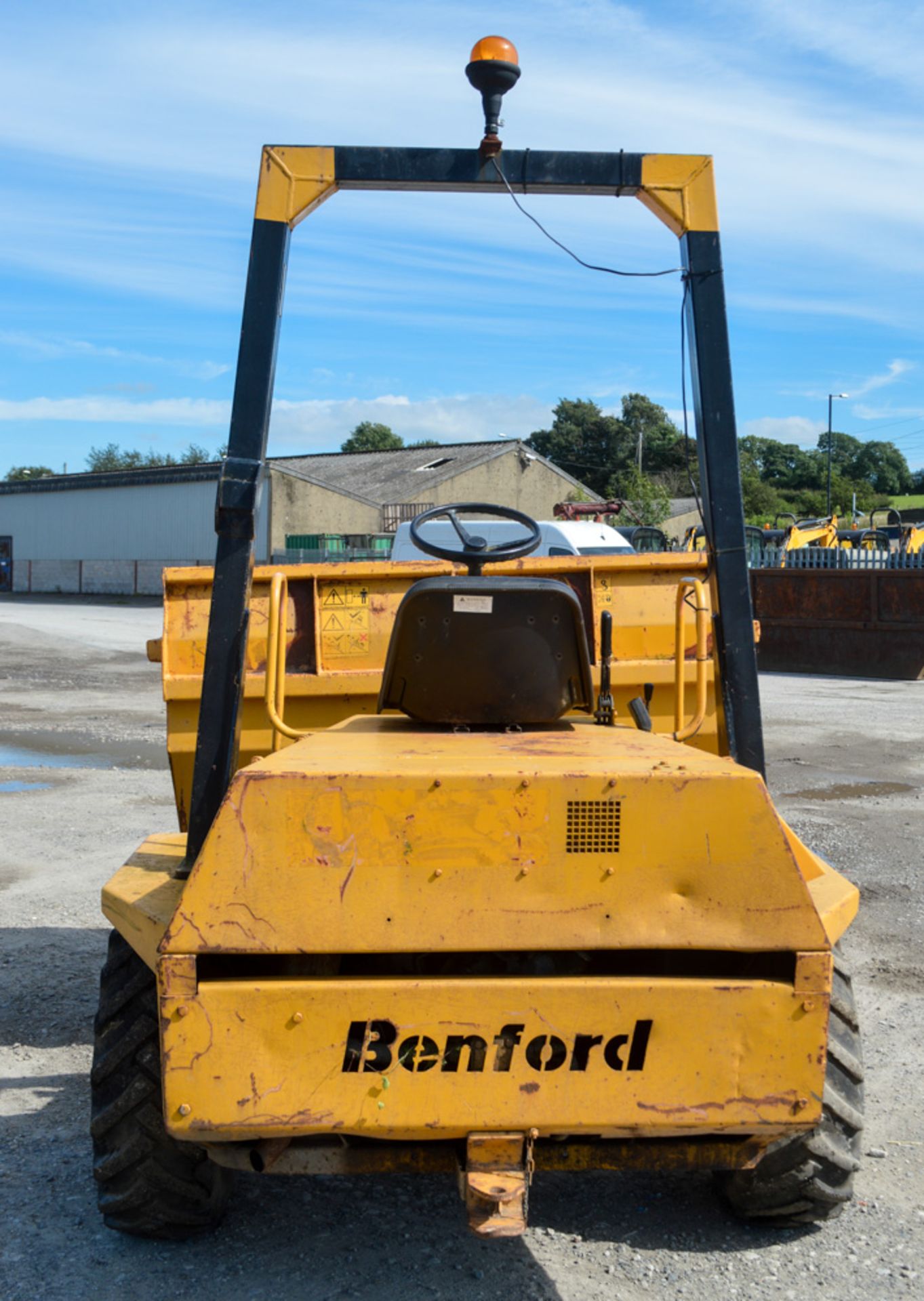 Benford 3 tonne straight skip dumper Year: 1998 S/N: EW11AI168 Recorded Hours: Not displayed ( - Image 6 of 12