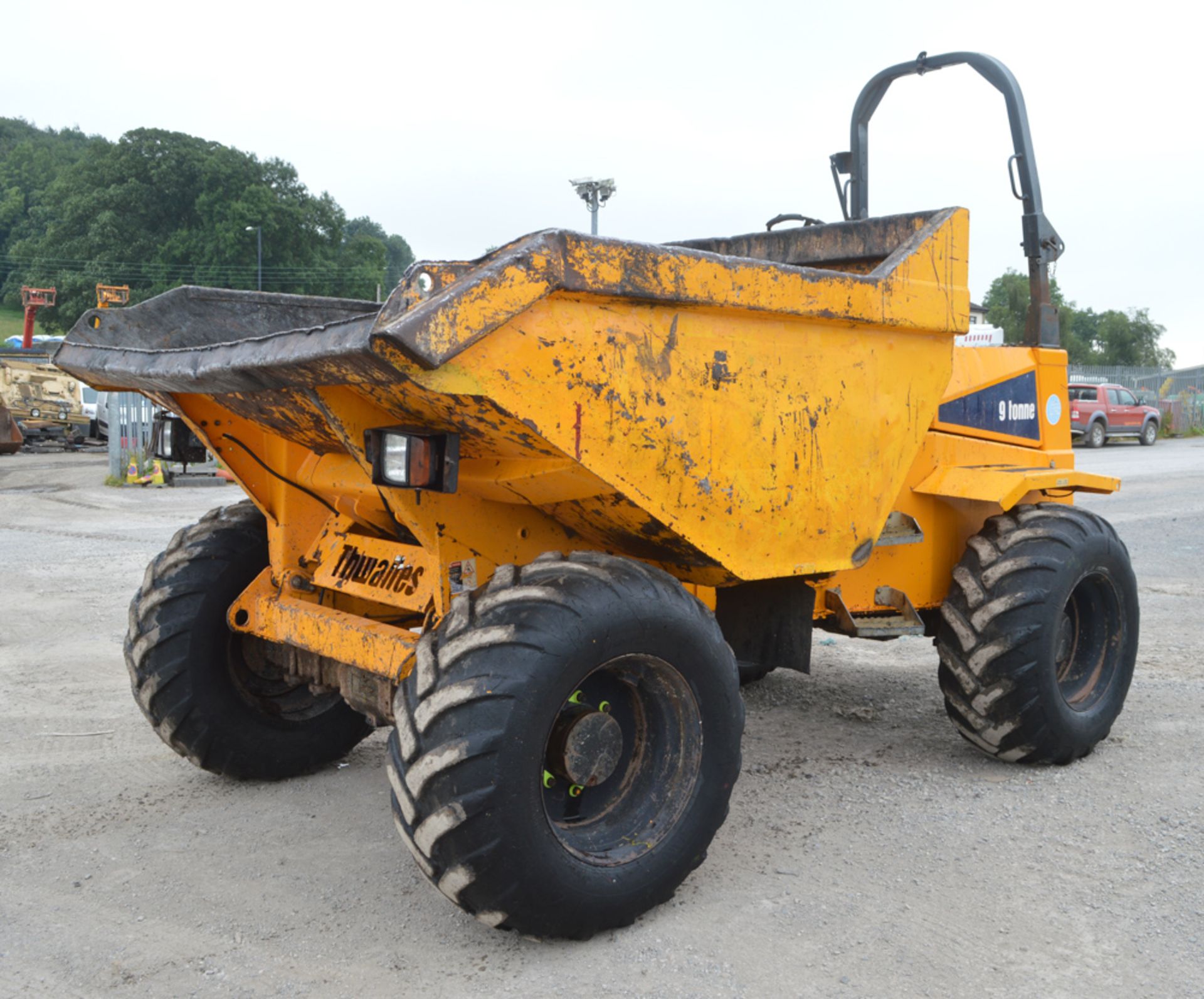 Thwaites 9 tonne straight skip dumper Year: 2010 S/N: SLCM590Z1005B9573 Recorded Hours: 2692 - Image 2 of 13