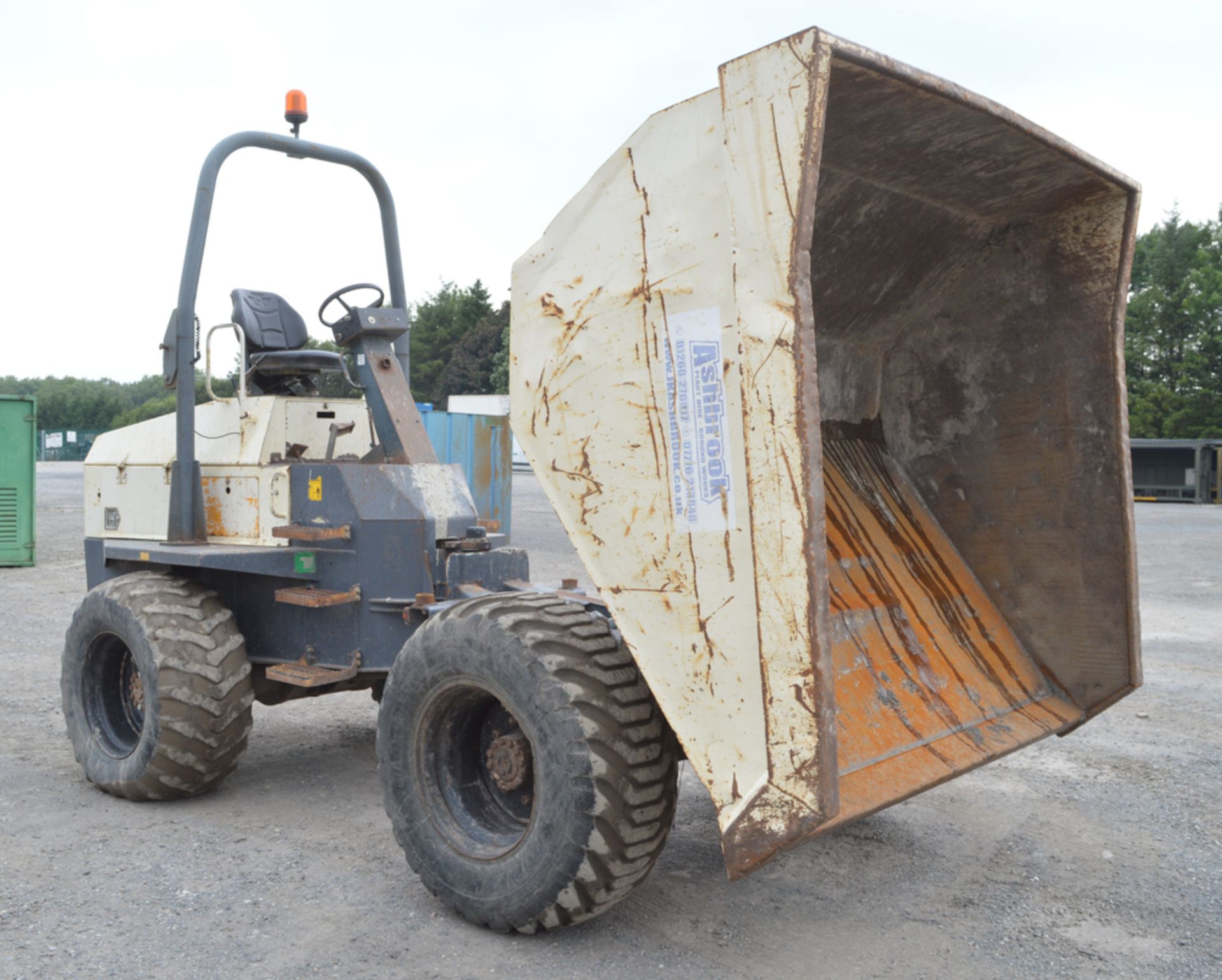 Benford Terex 9 tonne straight skip dumper  Year: 2006 S/N: SLBD1N00E603EW084 Recorded hours: 3667 - Image 10 of 12