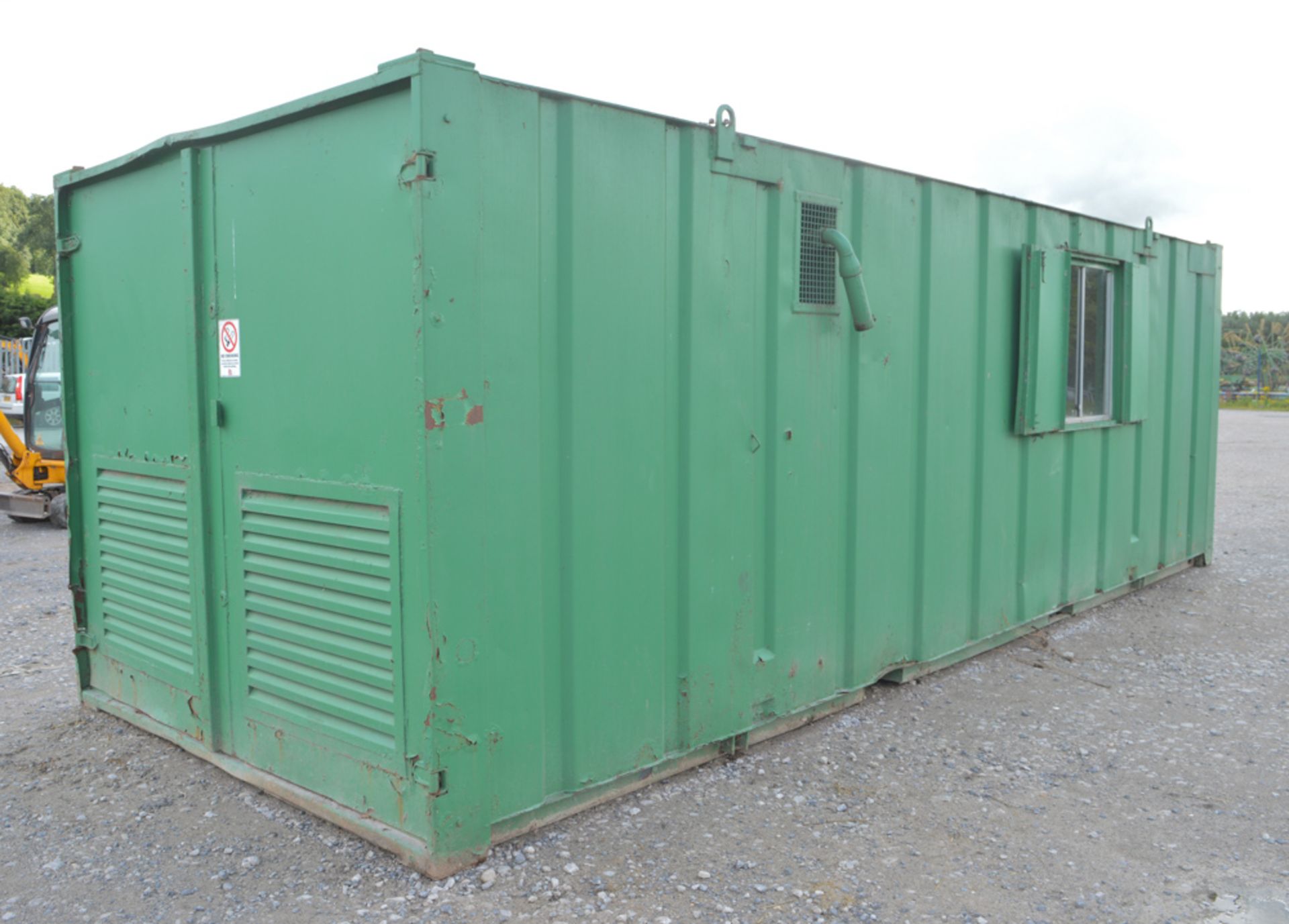 21ft x 9ft steel anti vandal site welfare unit # Comprising of canteen area, toilet, drying room & - Image 4 of 9