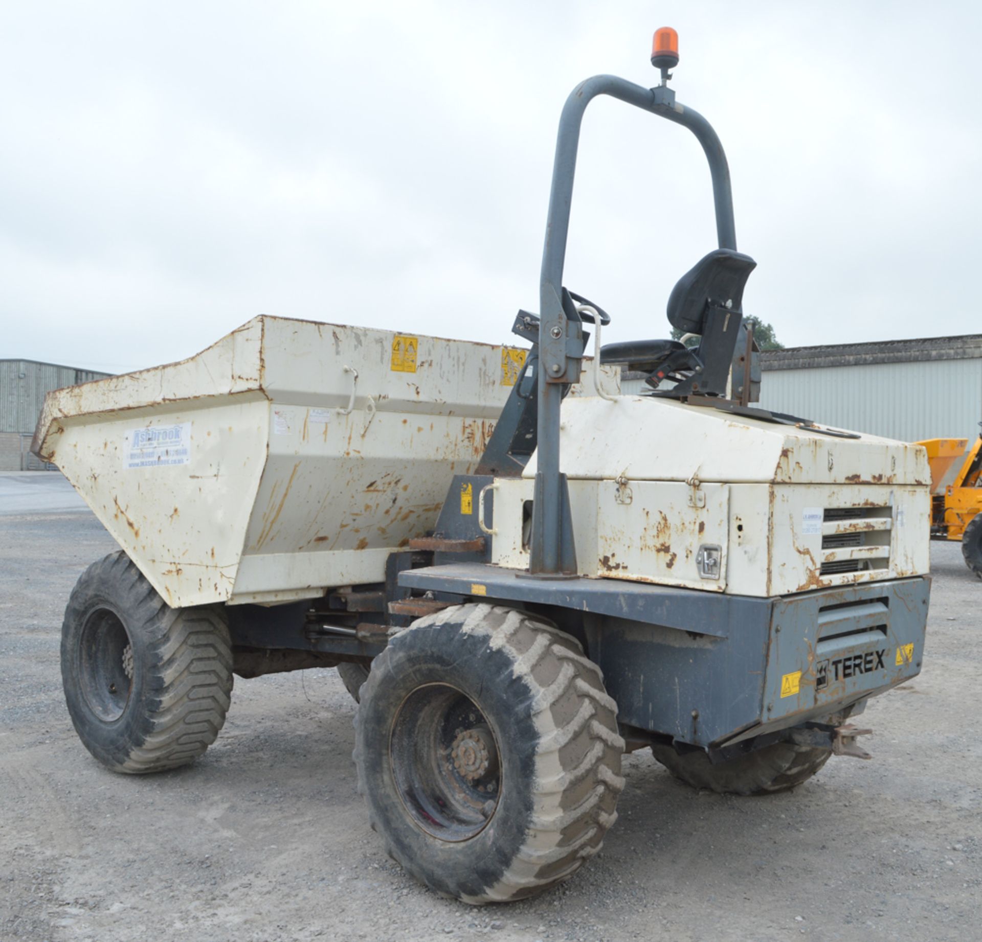 Benford Terex 9 tonne straight skip dumper  Year: 2006 S/N: SLBD1N00E603EW084 Recorded hours: 3667 - Image 3 of 12