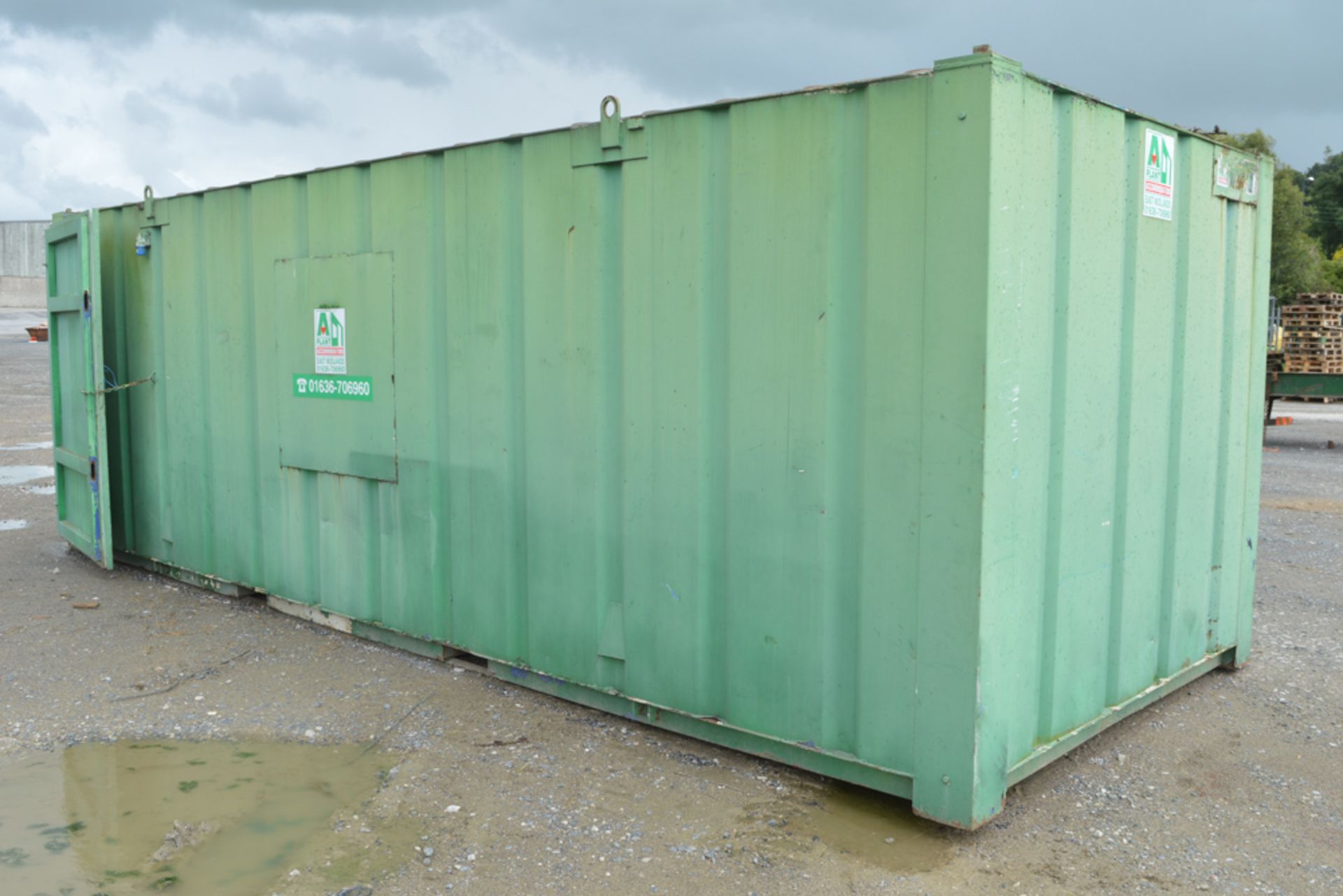 21 ft x 9 ft steel site store unit **No locks or keys** A335853 - Image 3 of 5