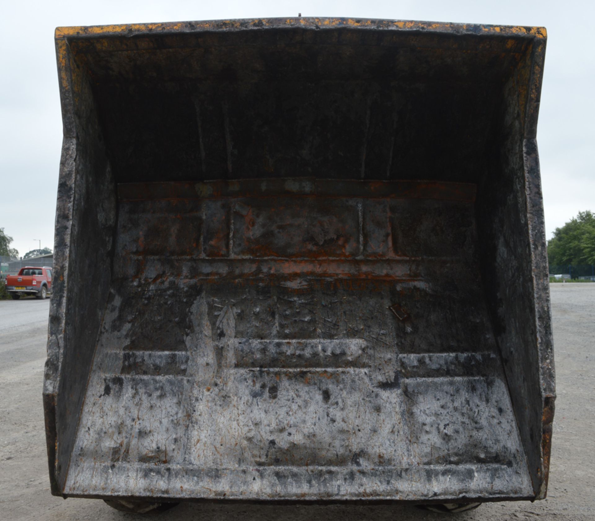 Thwaites 9 tonne straight skip dumper Year: 2010 S/N: SLCM590Z1005B9573 Recorded Hours: 2692 - Image 13 of 13