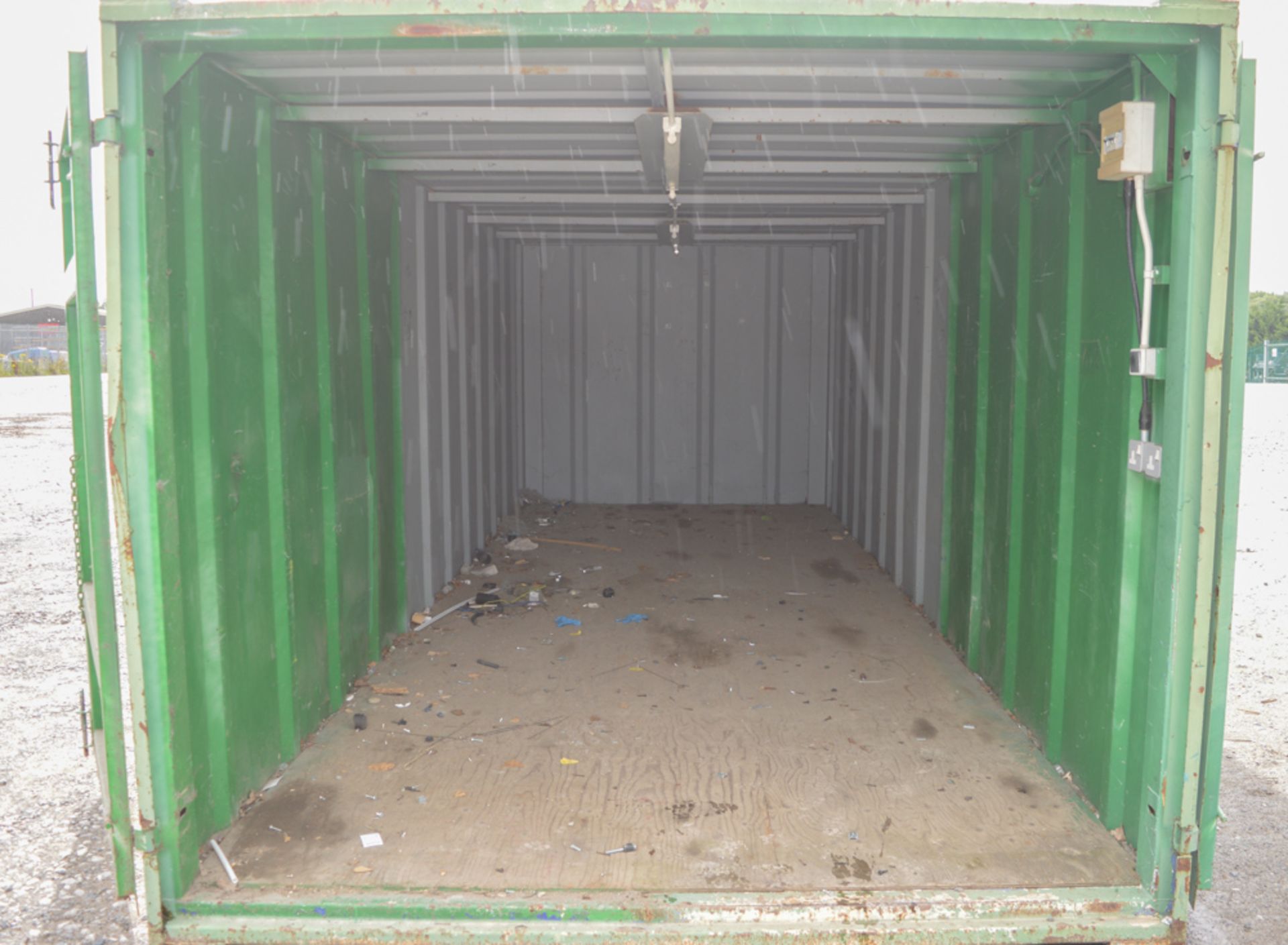 21 ft x 9 ft steel site store unit **No locks or keys** A335853 - Image 4 of 5