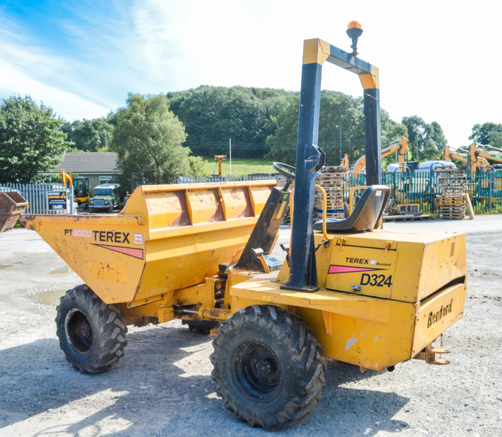 Benford 3 tonne straight skip dumper Year: 1998 S/N: EW11AI168 Recorded Hours: Not displayed ( - Image 3 of 12