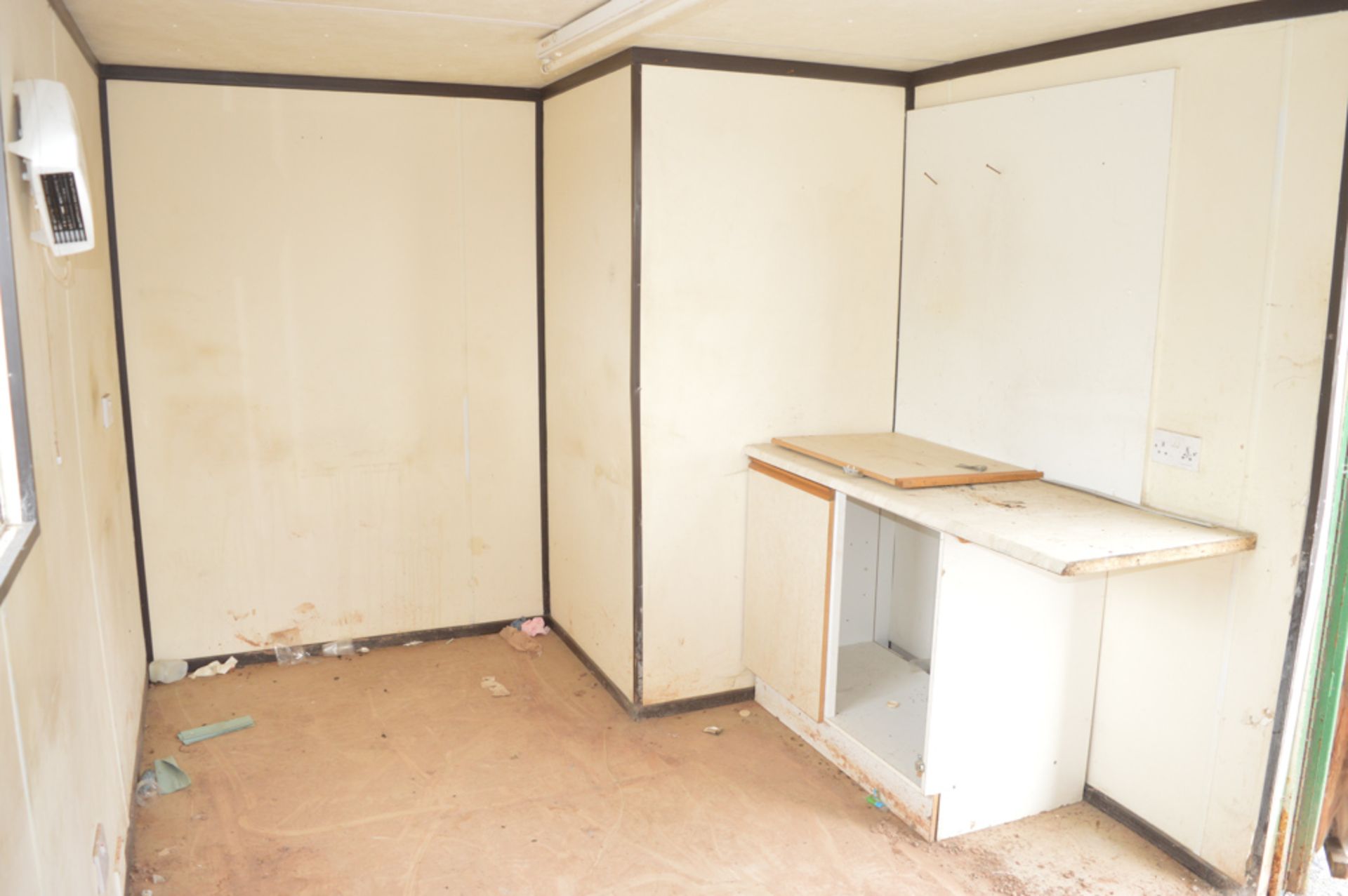 21ft x 9ft steel anti vandal site welfare unit # Comprising of canteen area, toilet, drying room & - Image 6 of 9