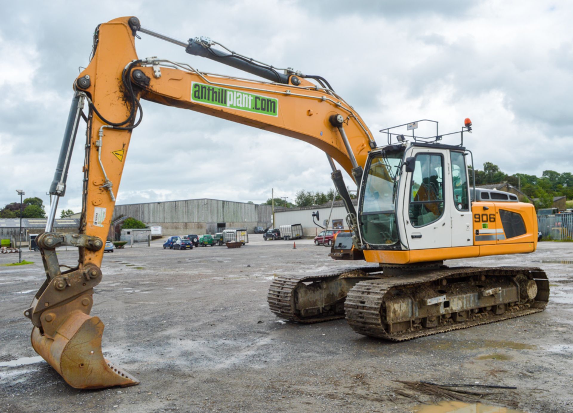 Liebherr R906 LC Litronic 23 tonne steel tracked excavator  Year: 2014 S/N:C038186 Recorded hours: