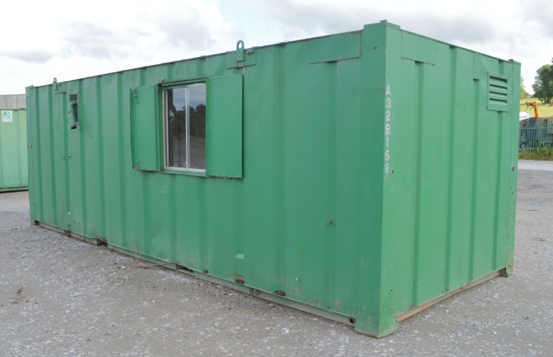 21ft x 9ft steel anti vandal site welfare unit # Comprising of canteen area, toilet, drying room & - Image 3 of 9