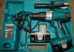 Makita 18v cordless hammer drill c/w 2 batteries, charger & carry case A542006