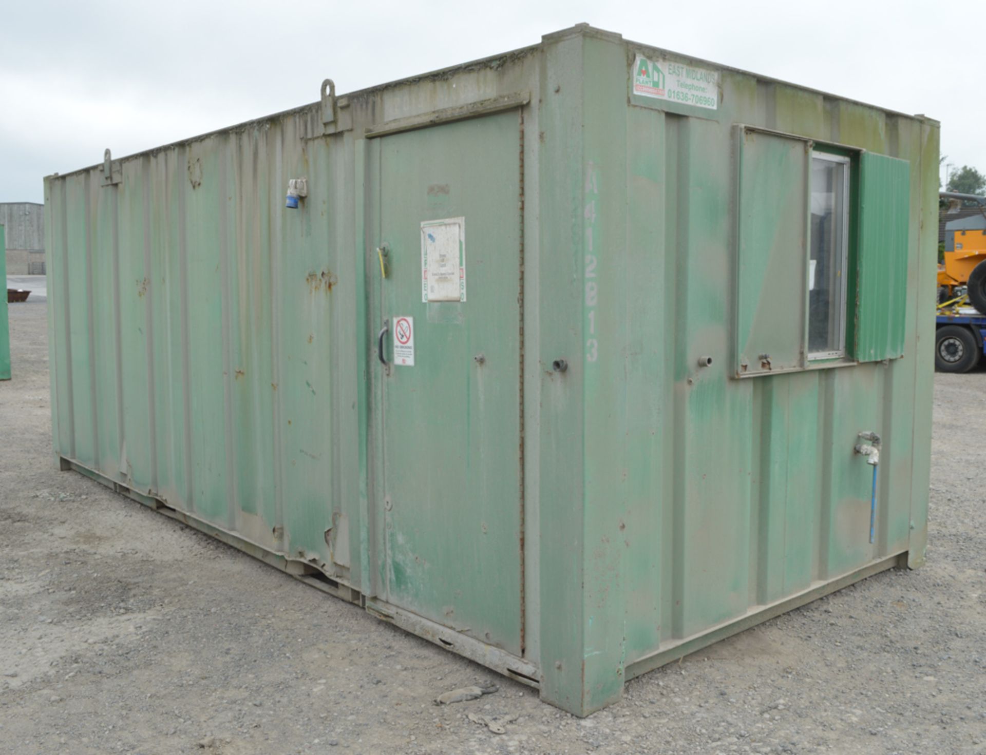 21 ft x 9 ft steel anti vandal site office unit c/w keys A412813 - Image 3 of 6