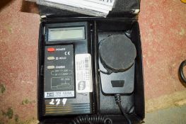 TES digital light meter c/w carry case