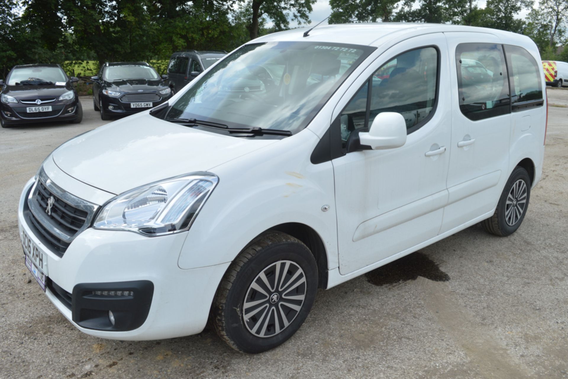 Peugeot Partner Tepee Active Blue automatic 5 seat MPV Registration number: SC16 XPH  Date of - Image 4 of 12