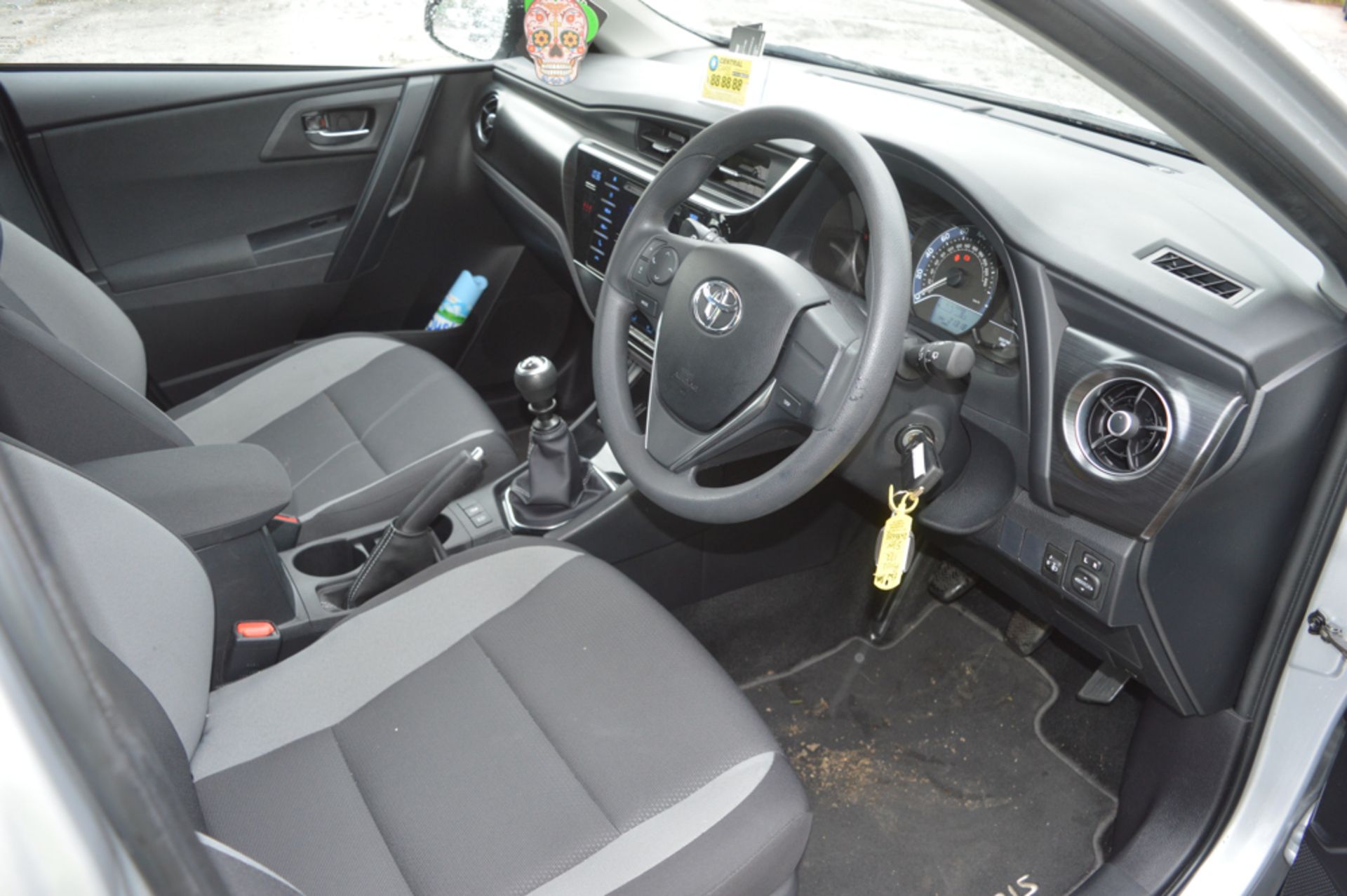 Toyota Auris Active D-4D 5 door estate car   Registration Number: MV66 PVO Date of Registration: - Image 10 of 11