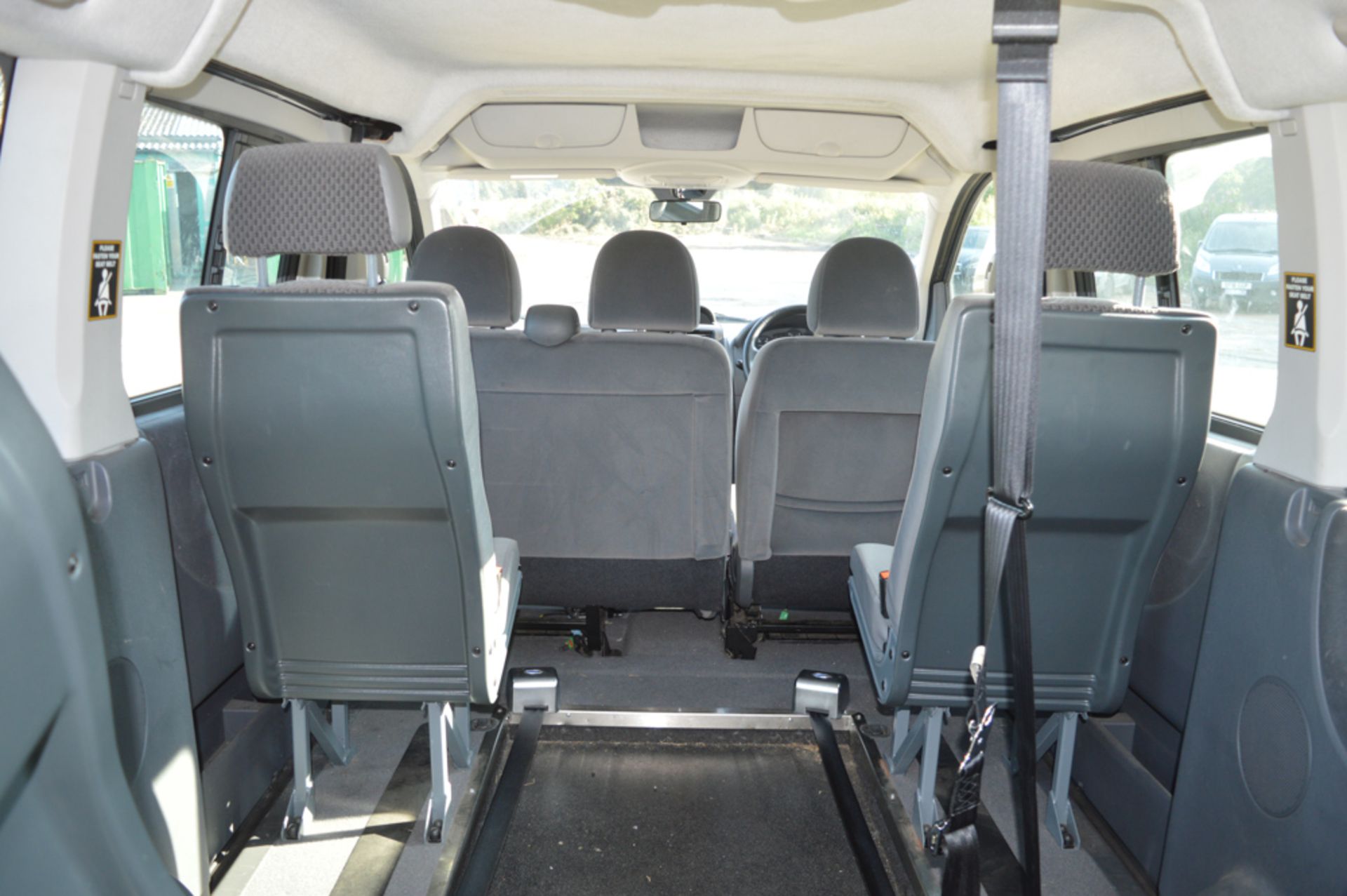 Peugeot Expert Tepee Independence SE Plus 6 seat minibus Registration number: SF16 AVP  Date of - Image 8 of 13