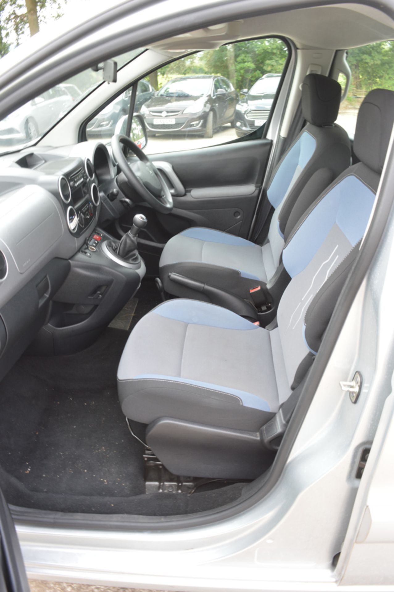 Peugeot Premier RS Blue HDI S/S 5 seat wheelchair access MPV Registration number: SF16 AHK Date of - Image 9 of 11