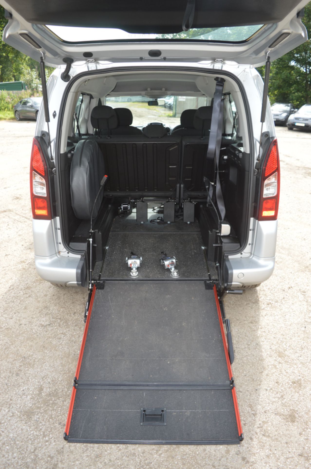 Peugeot Premier RS Blue HDI S/S 5 seat wheelchair access MPV Registration number: SF16 GFG Date of - Image 7 of 11