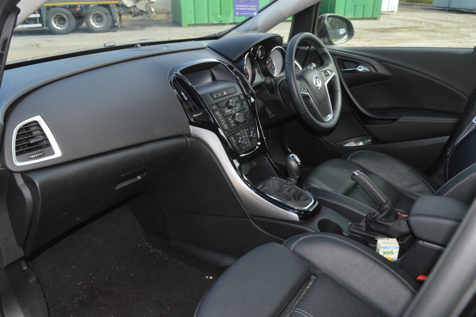 Vauxhall Astra 1.6 i VVT 16v Elite 5dr Hatchback Registration number: DL65 DYF Date of registration: - Image 9 of 11