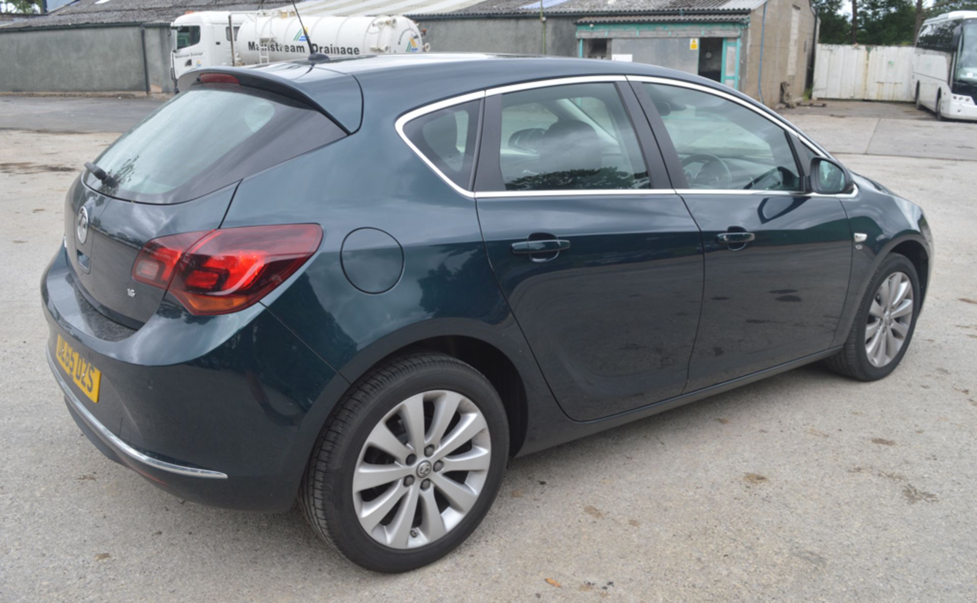 Vauxhall Astra 1.6 i VVT 16v Elite 5dr Hatchback Registration number: DL65 DZS Date of registration: - Image 3 of 10