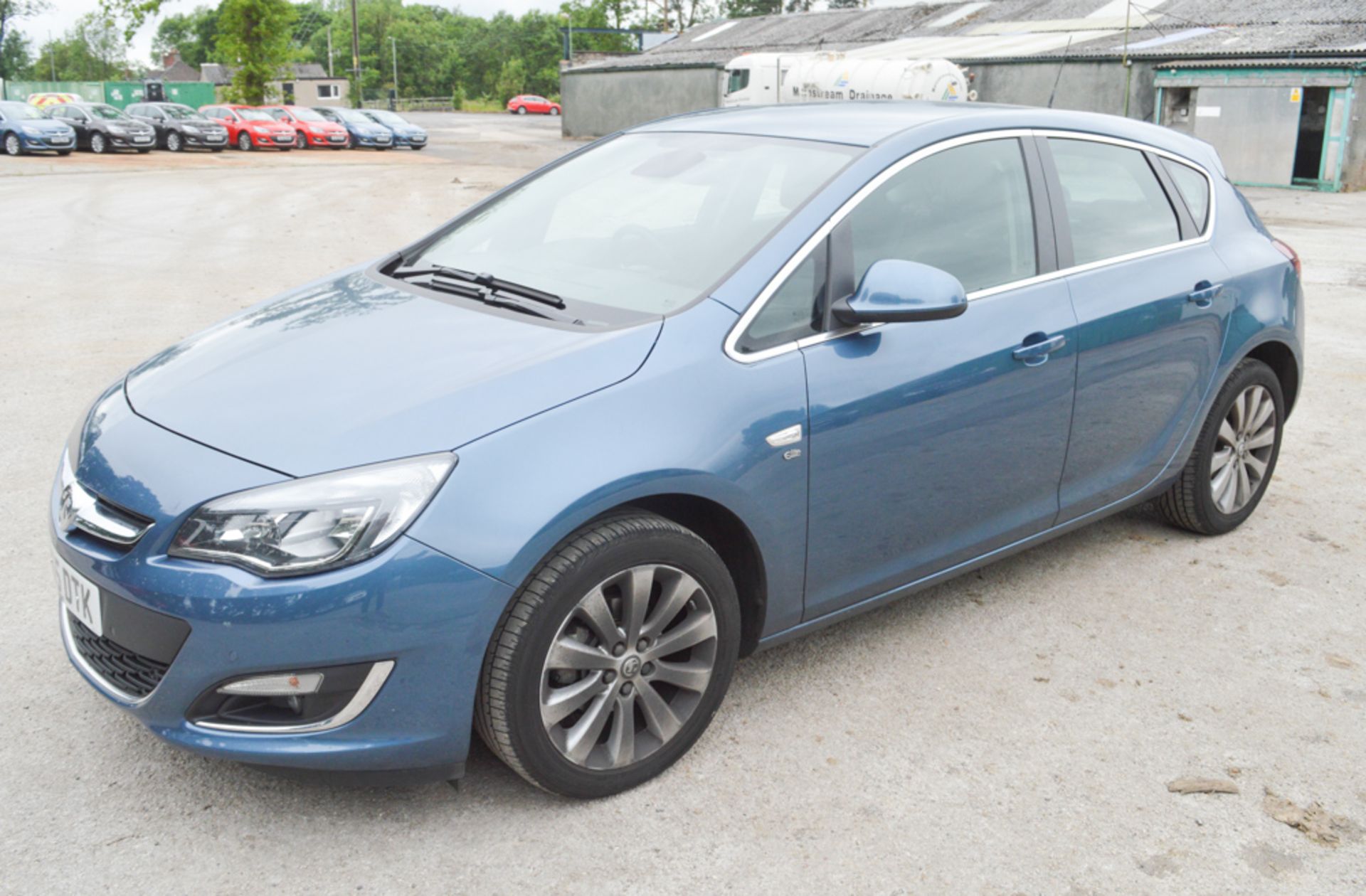 Vauxhall Astra 1.6 i VVT 16v Elite 5dr Hatchback Registration number: DL65 DTK Date of registration: - Image 4 of 8