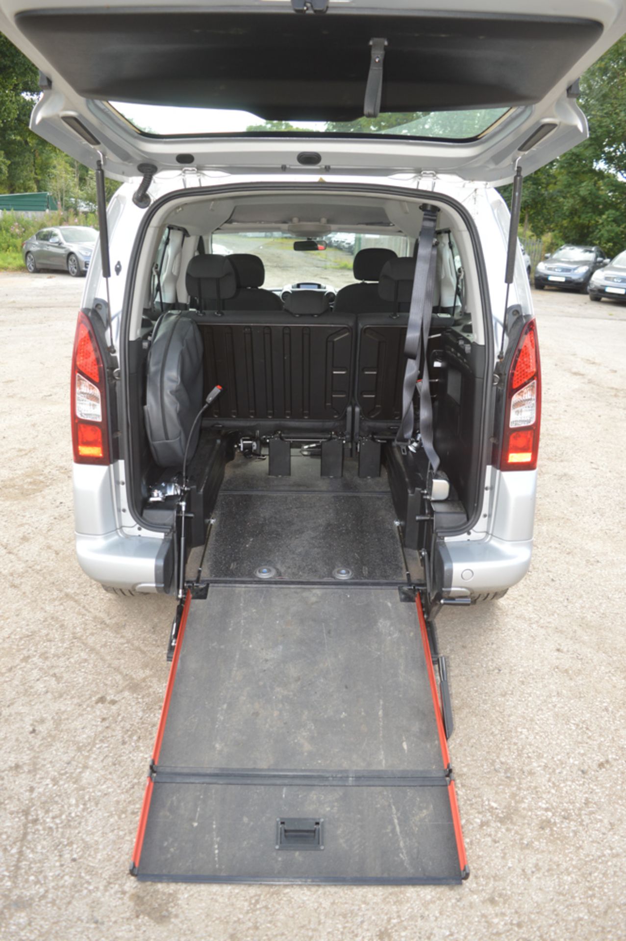 Peugeot Premier RS Blue HDI S/S 5 seat wheelchair access MPV Registration number: SF16 GGK  Date - Image 7 of 10