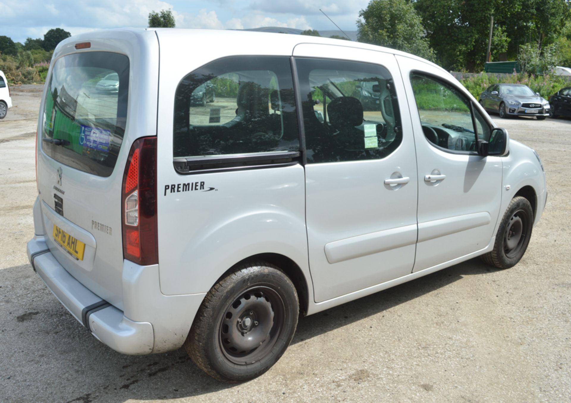 Peugeot Premier RS Blue HDI S/S 5 seat wheelchair access MPV Registration number: SF16 AHL Date of - Image 2 of 12